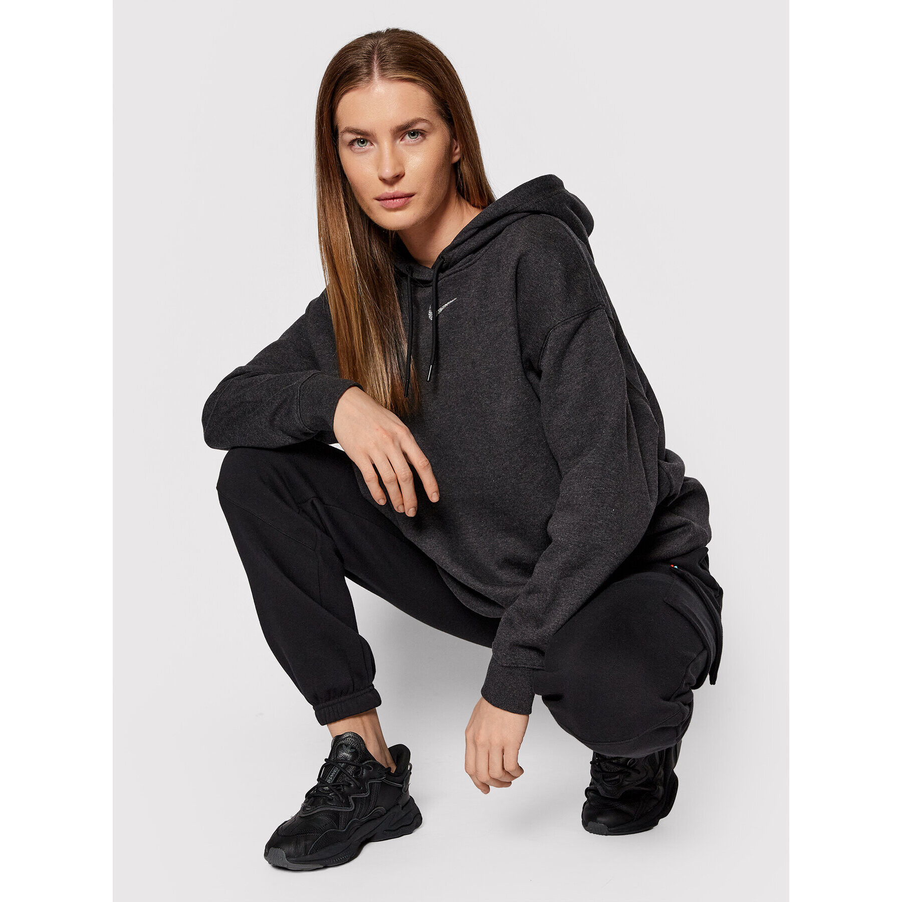 Nike Суитшърт Sportswear Essentials DJ6939 Сив Oversize - Pepit.bg