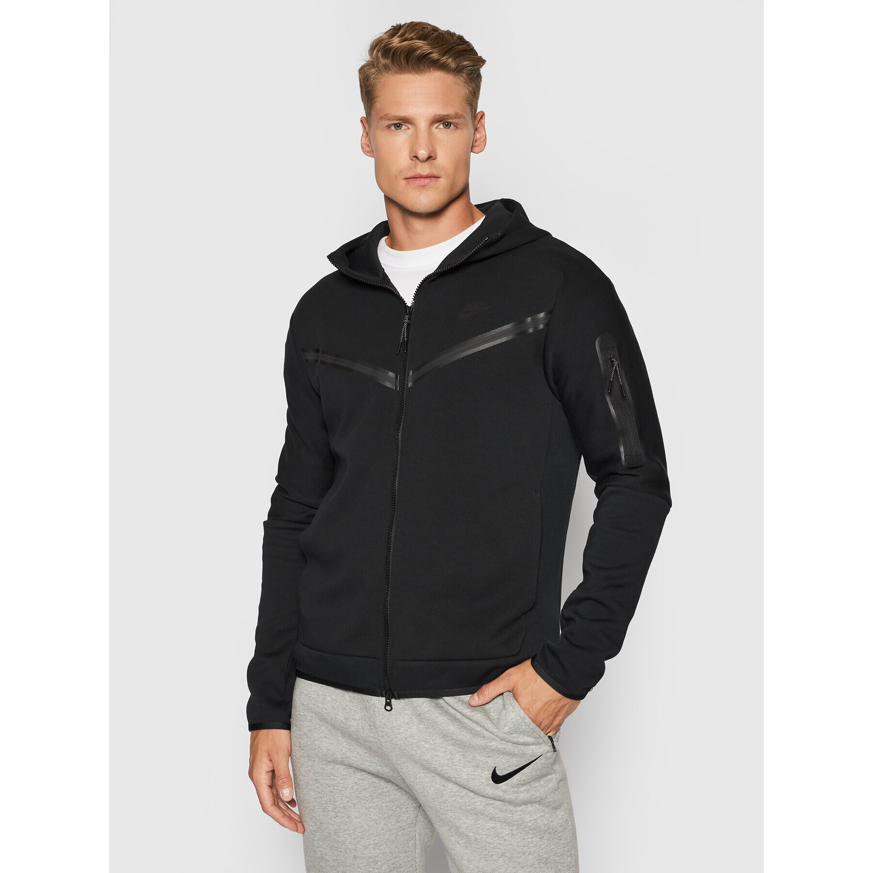 Nike Суитшърт Sportswear Tech CU4489 Черен Regular Fit - Pepit.bg