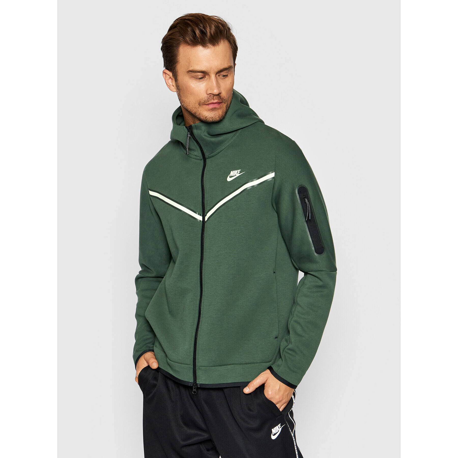 Nike Суитшърт Sportswear Tech CU4489 Зелен Standard Fit - Pepit.bg