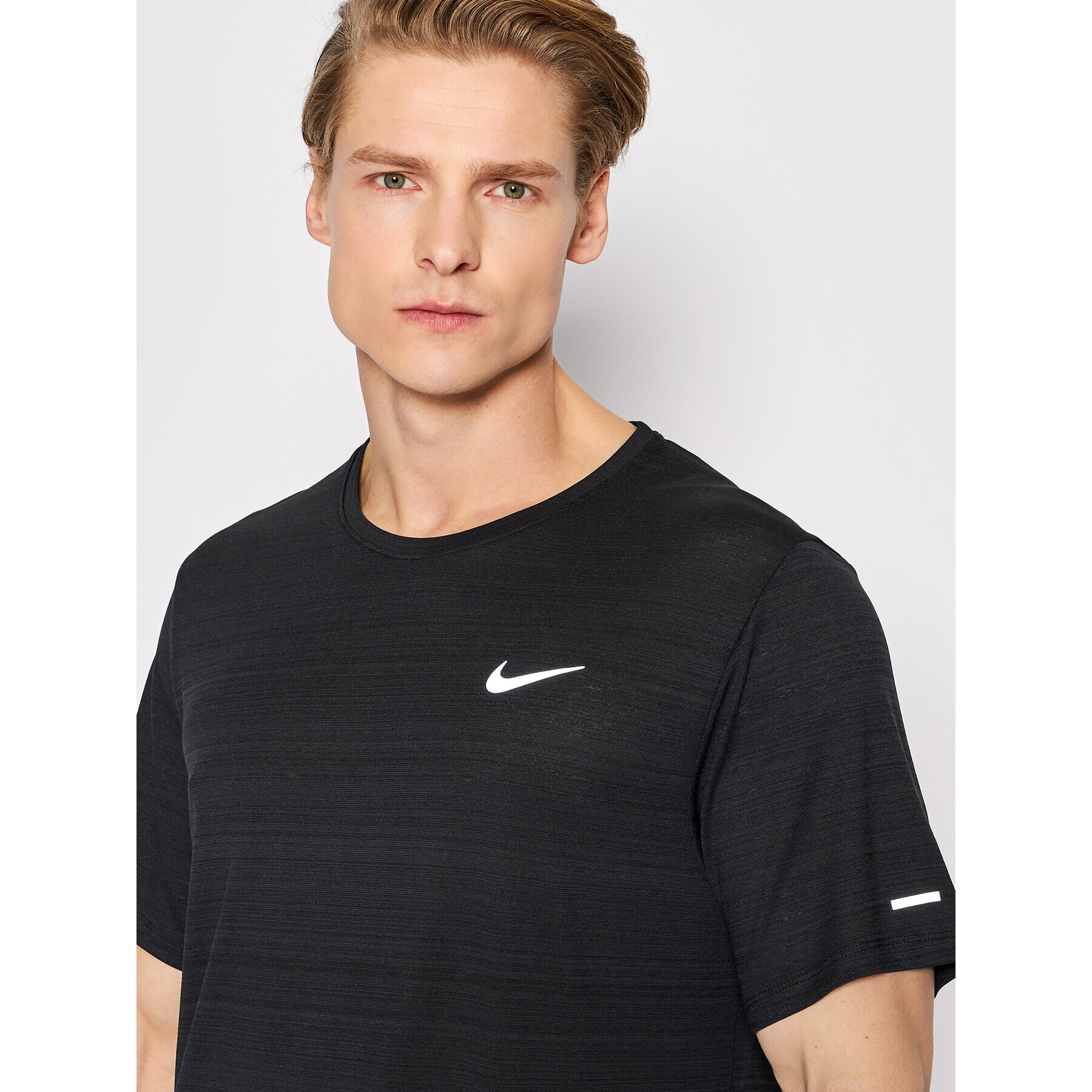 Nike Тениска от техническо трико Dri-FIT Miler CU5992 Черен Regular Fit - Pepit.bg