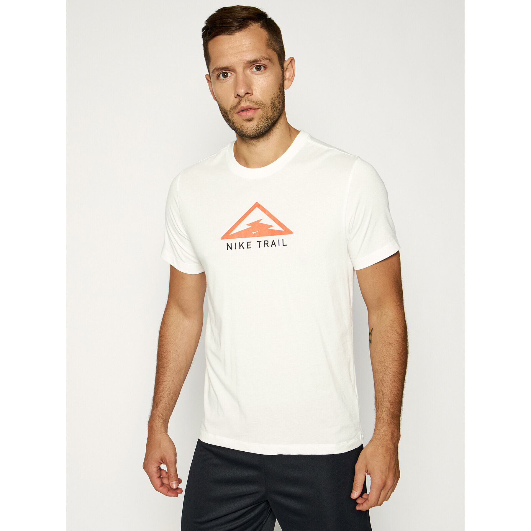 Nike Тениска от техническо трико Dri-FIT Tee Trail CT3857 Бял Standard Fit - Pepit.bg