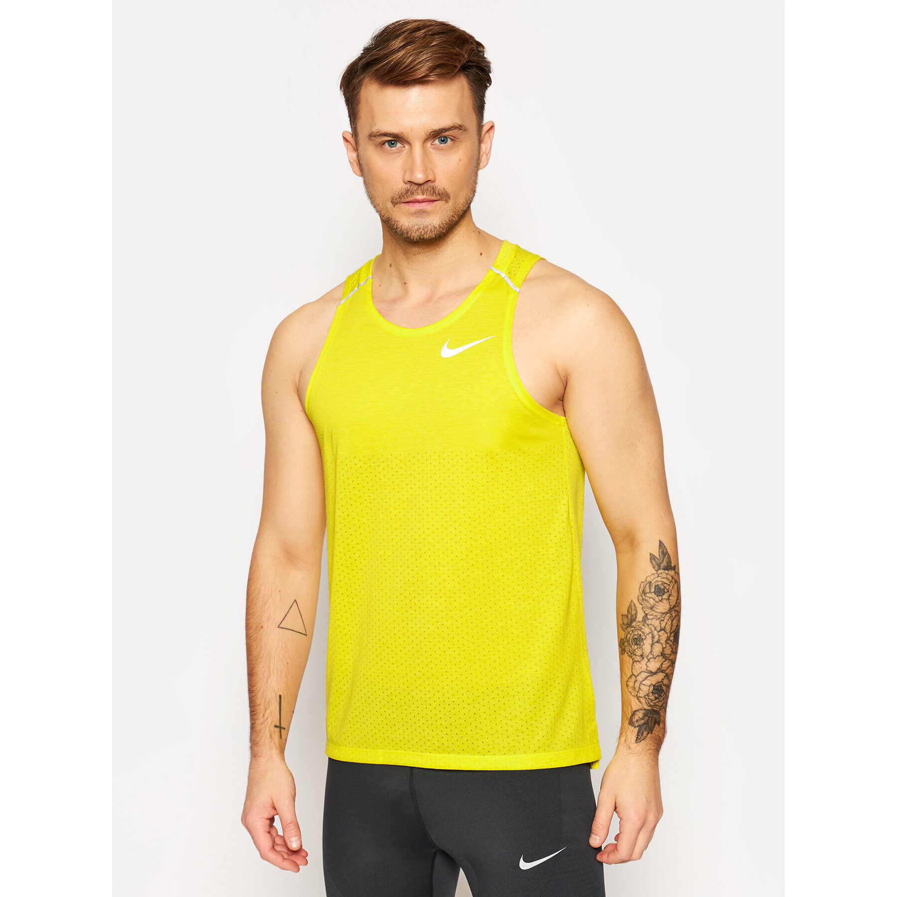 Nike Тениска от техническо трико Rise 365 AQ9917 Жълт Standard Fit - Pepit.bg