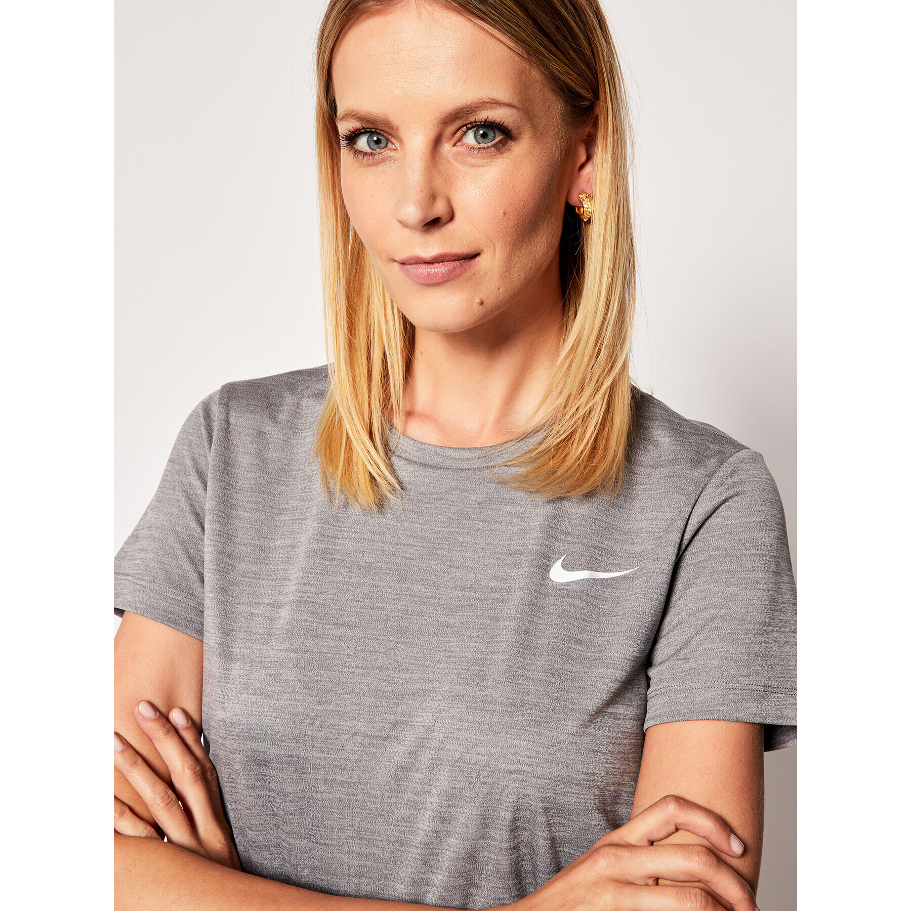 Nike Тениска от техническо трико Miler AJ8121 Сив Standard Fit - Pepit.bg