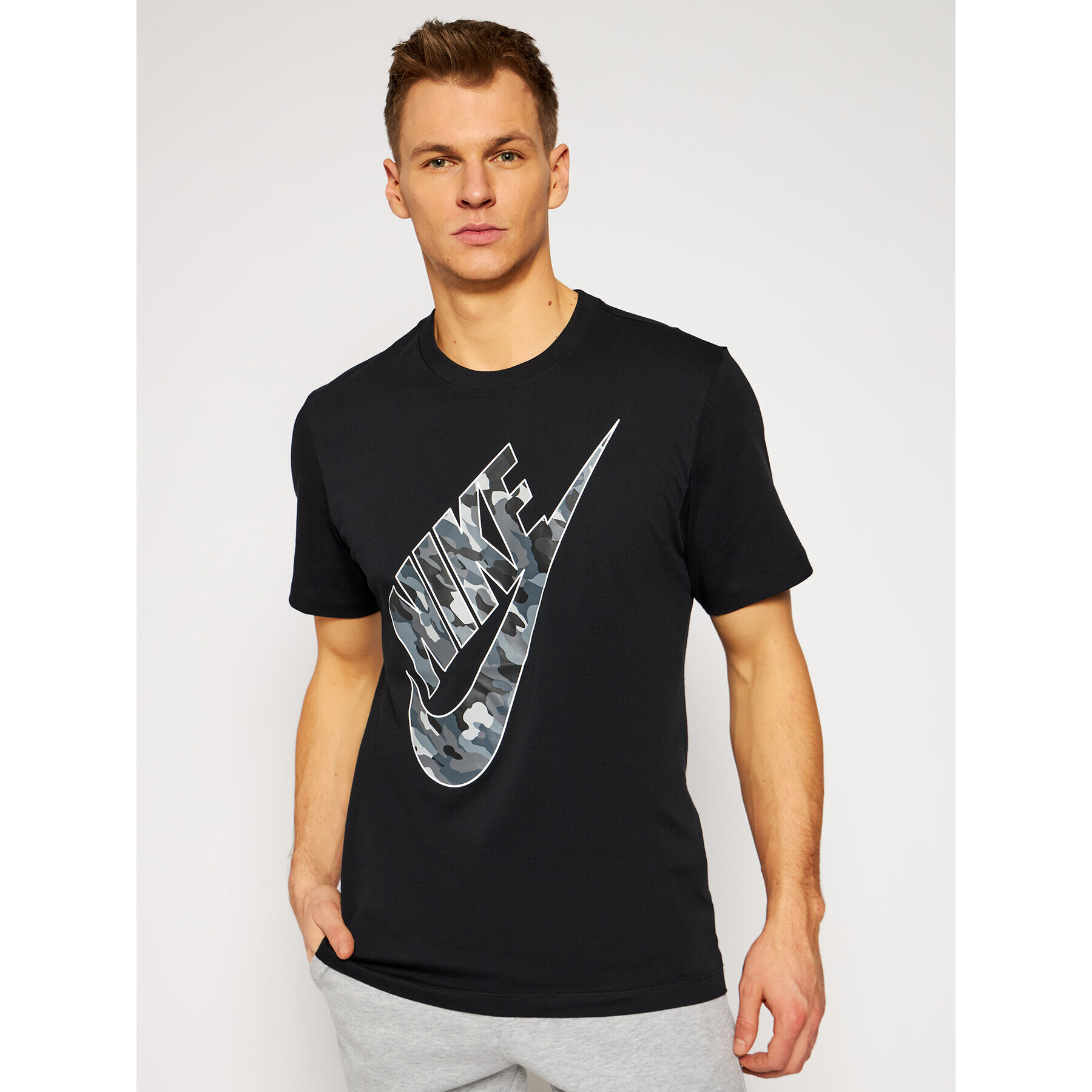 Nike Тишърт Homme CU7458 Черен Standard Fit - Pepit.bg