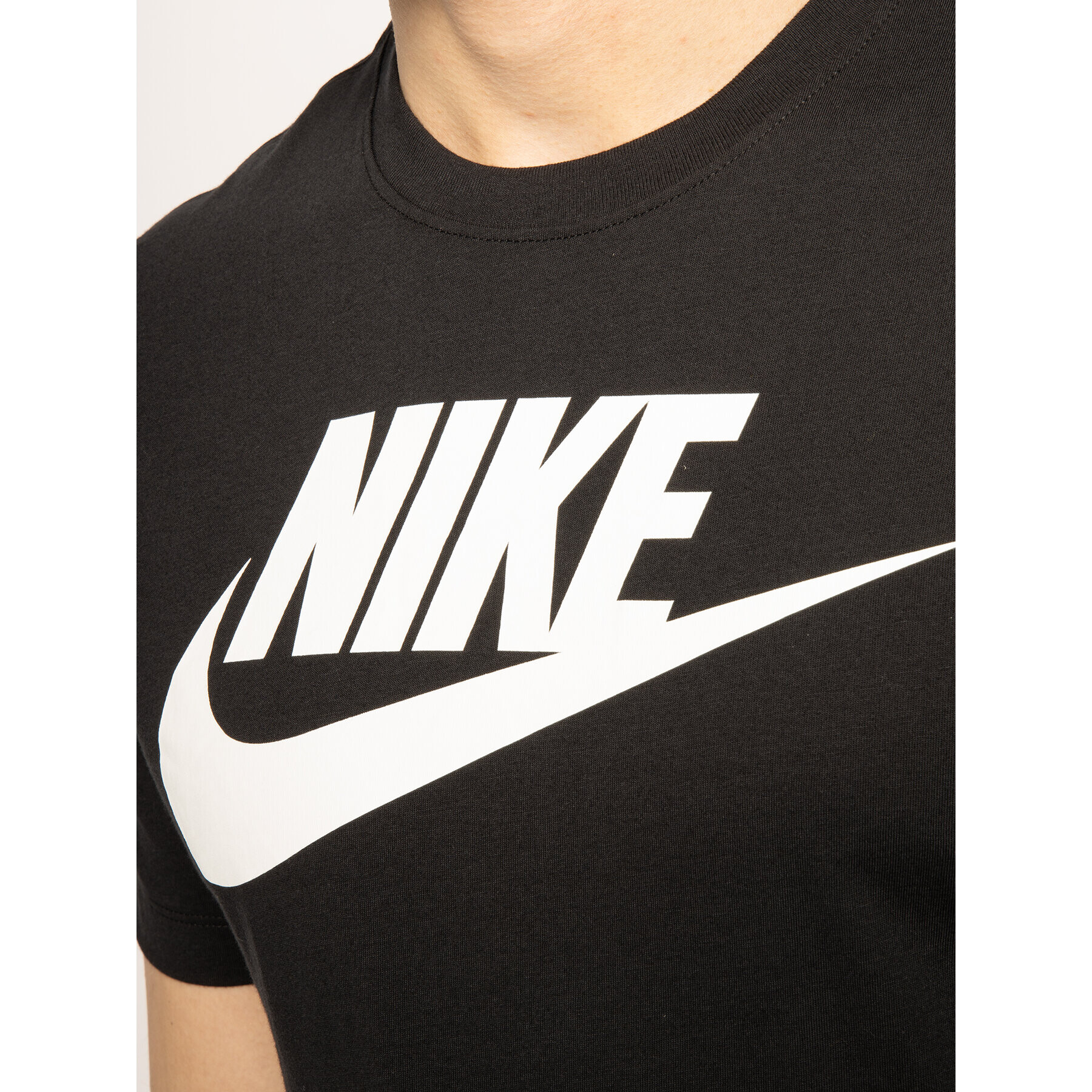 Nike Тишърт Icon Futura AR5004 Черен Regular Fit - Pepit.bg