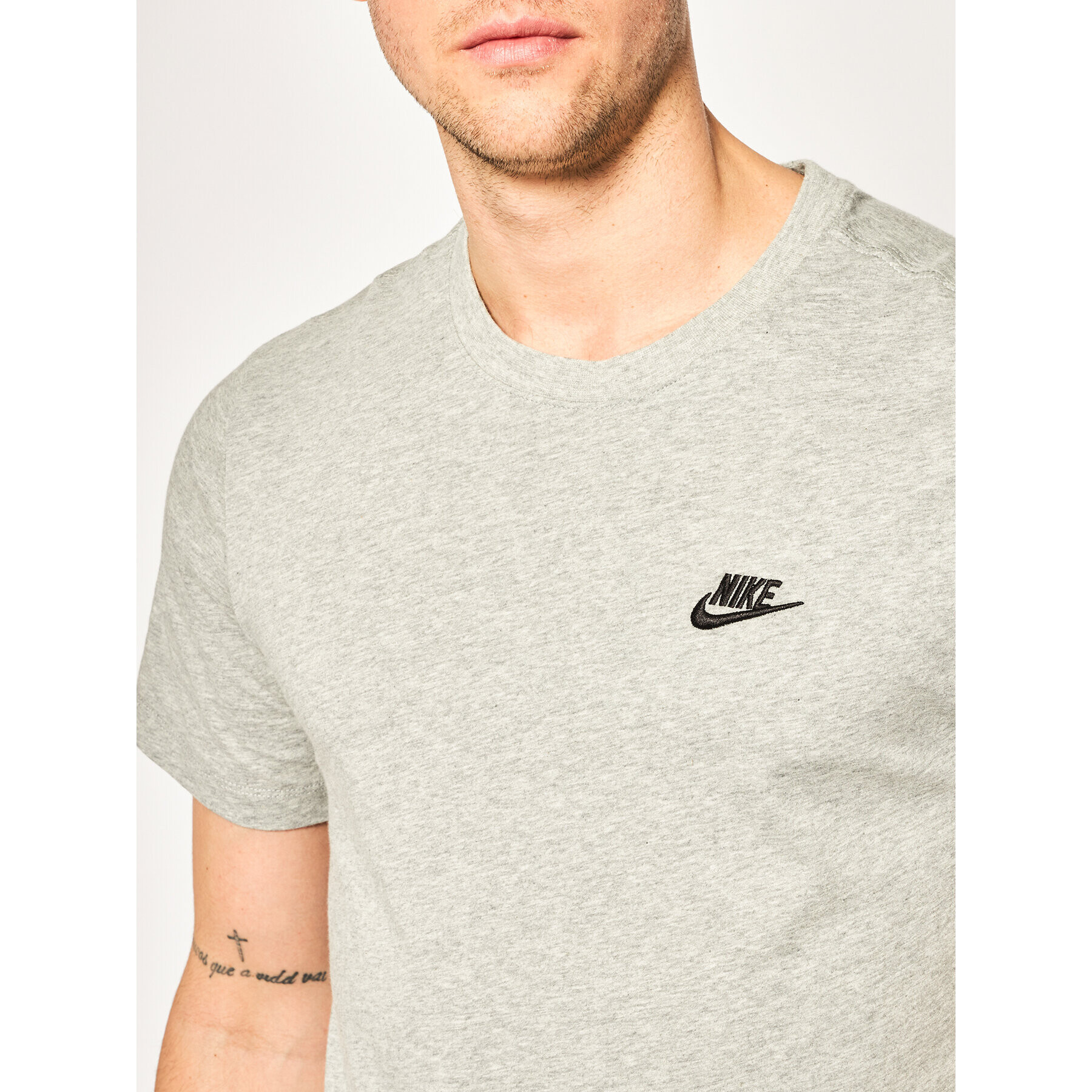 Nike Тишърт Sportswear Club AR4997 Сив Standard Fit - Pepit.bg