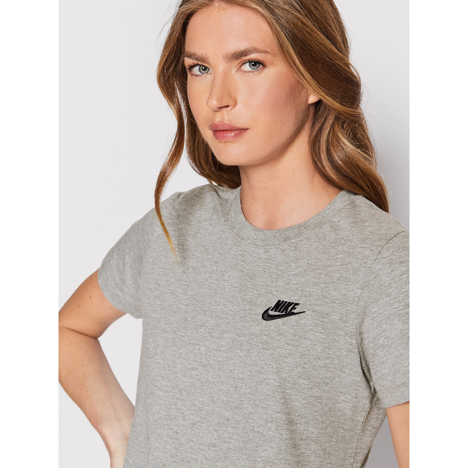 Nike Тишърт Sportswear Club DN2393 Сив Relaxed Fit - Pepit.bg