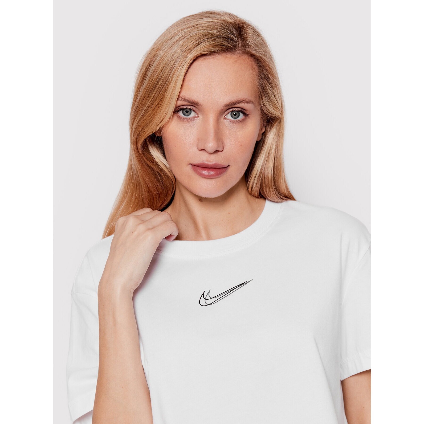 Nike Тишърт Sportswear DO2558 Бял Relaxed Fit - Pepit.bg