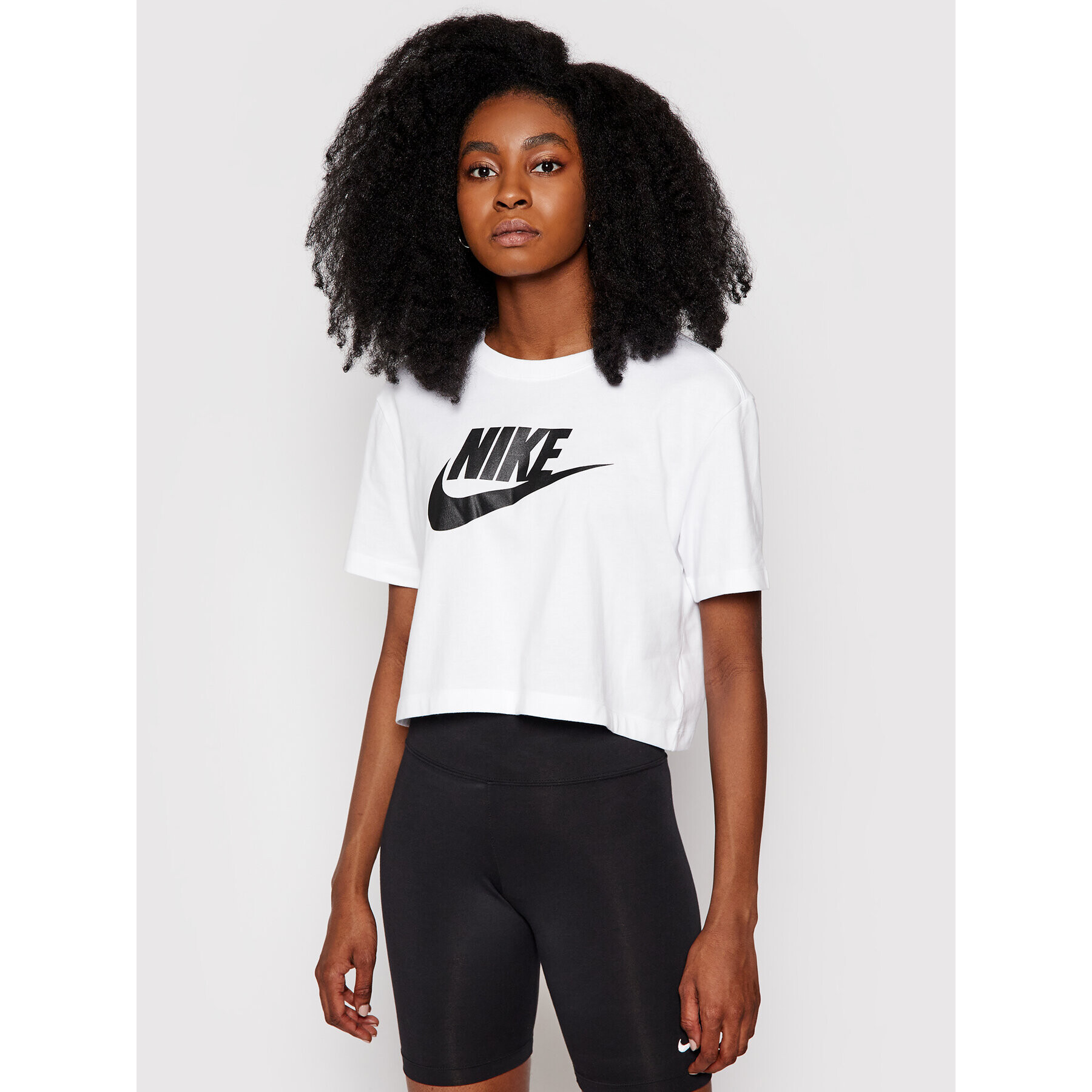 Nike Тишърт Sportswear Essential BV6175 Бял Loose Fit - Pepit.bg