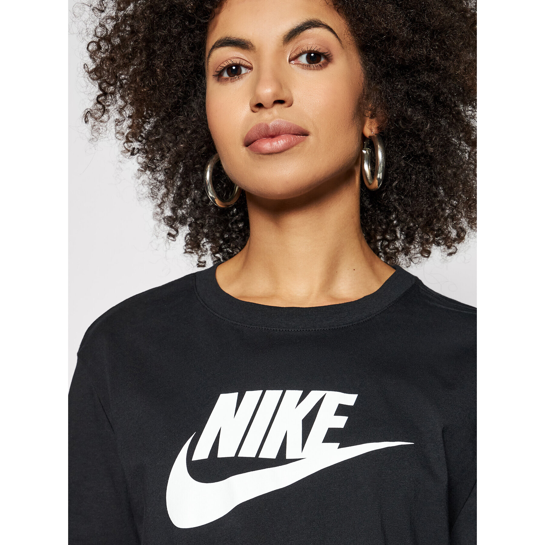 Nike Тишърт Sportswear Essential BV6175 Черен Loose Fit - Pepit.bg