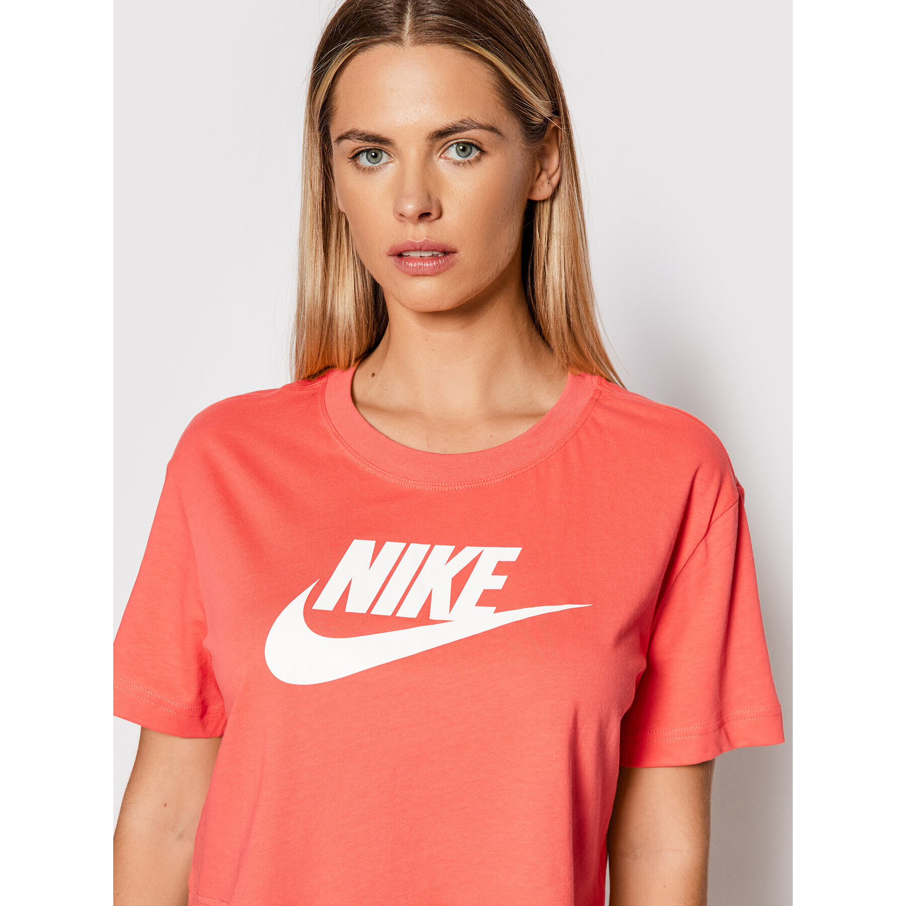 Nike Тишърт Sportswear Essential BV6175 Оранжев Loose Fit - Pepit.bg