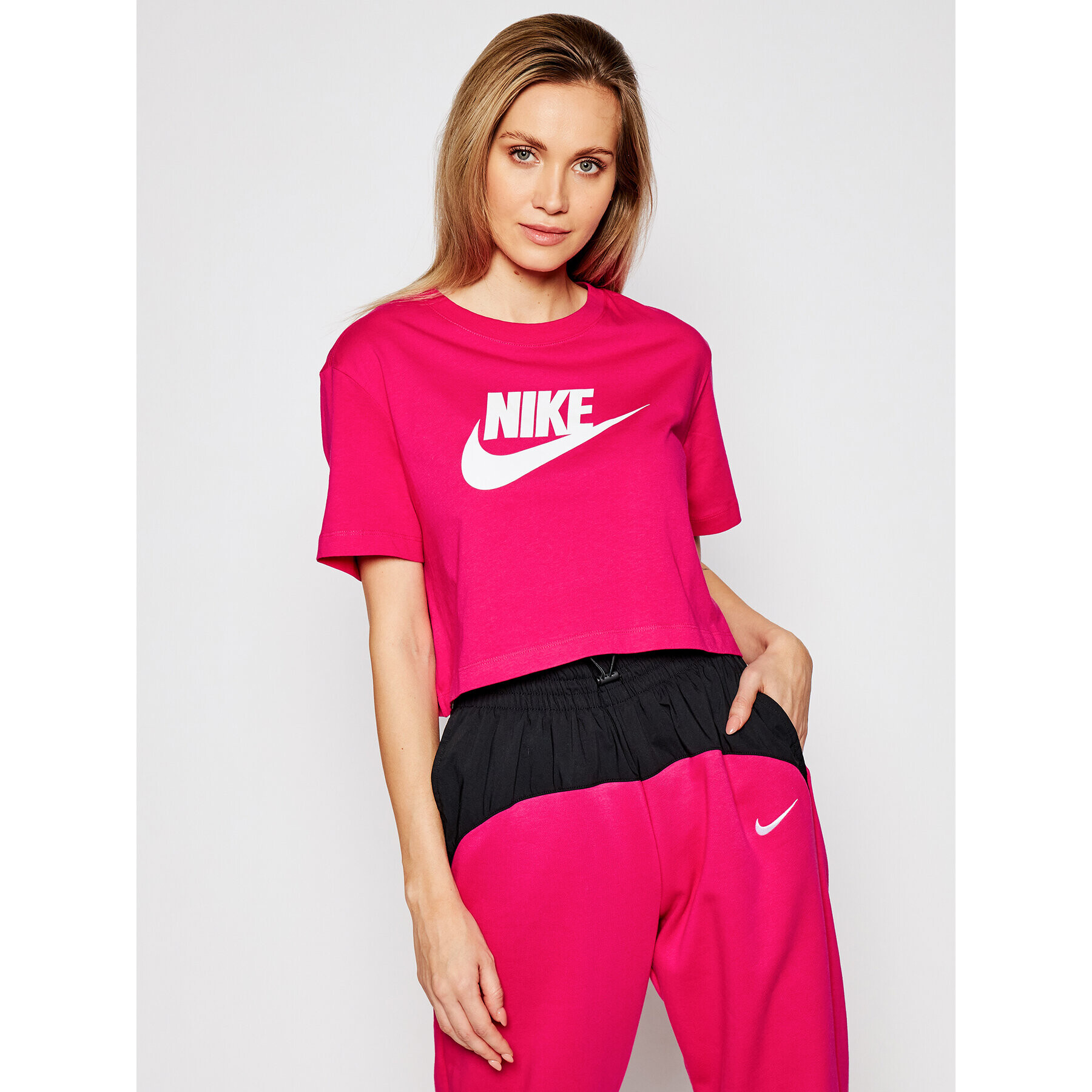 Nike Тишърт Sportswear Essential BV6175 Розов Loose Fit - Pepit.bg