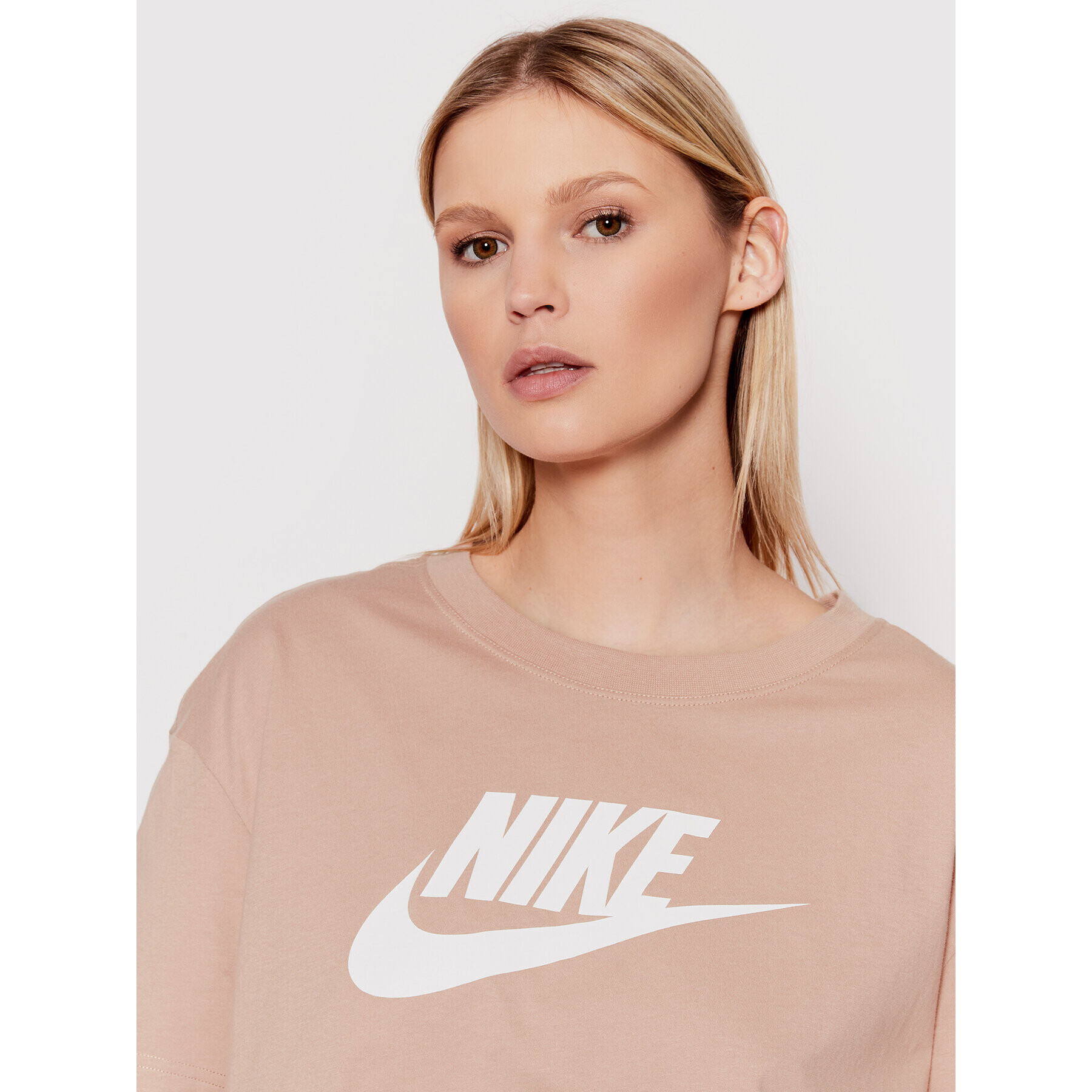 Nike Тишърт Sportswear Essential BV6175 Розов Loose Fit - Pepit.bg