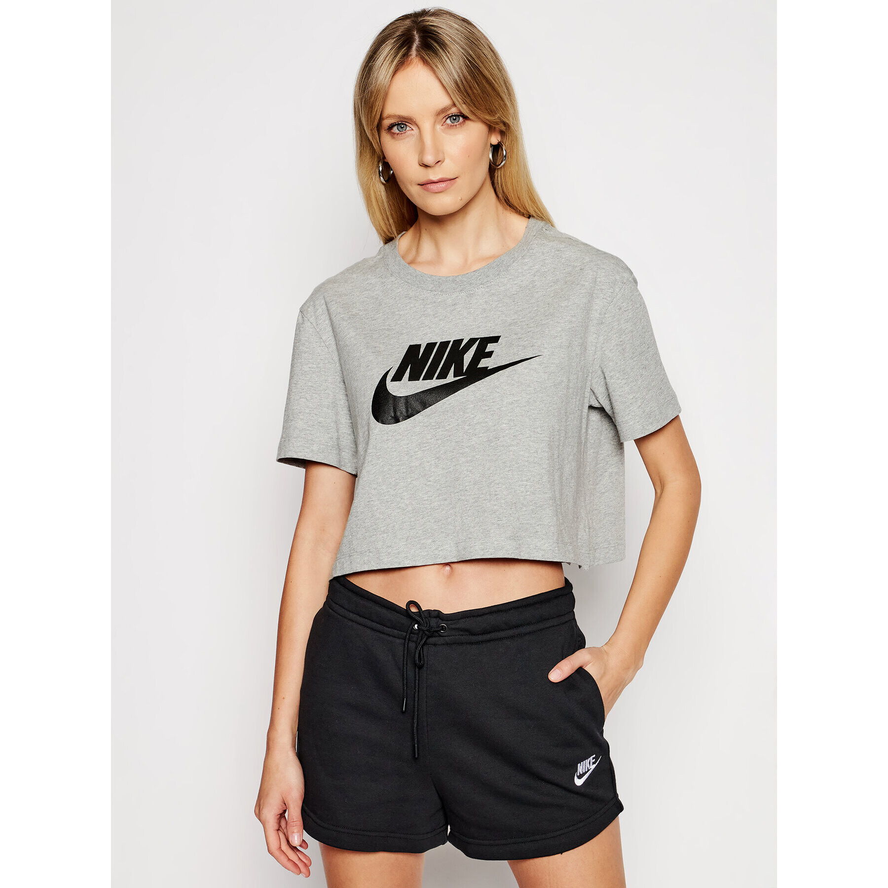 Nike Тишърт Sportswear Essential BV6175 Сив Loose Fit - Pepit.bg