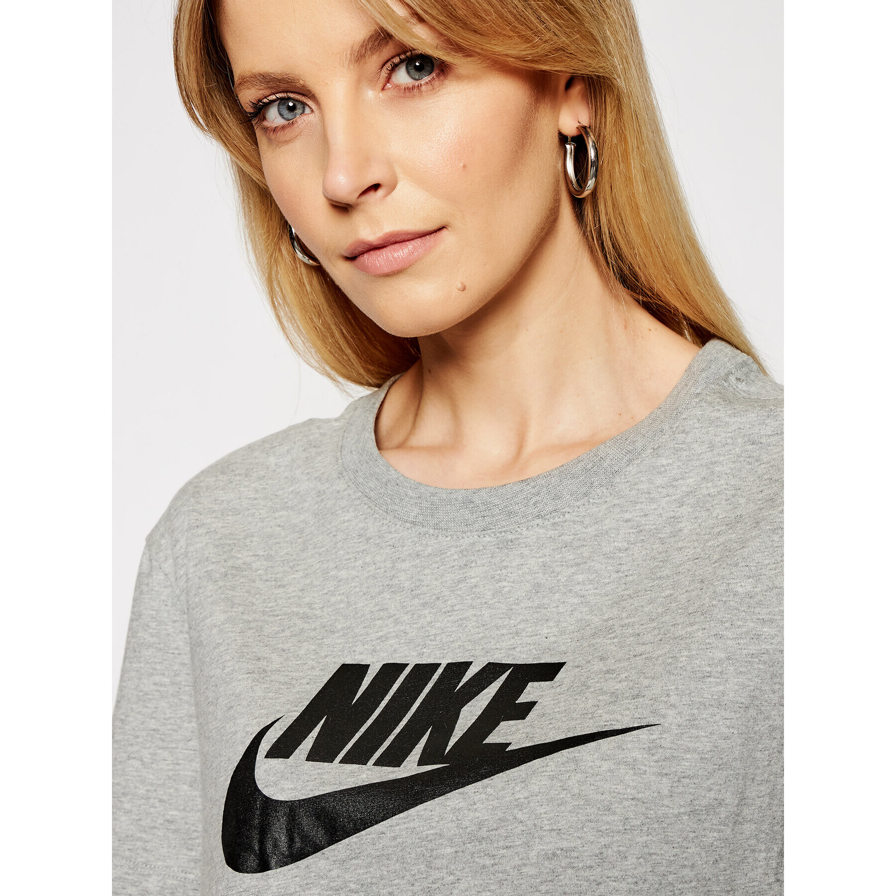 Nike Тишърт Sportswear Essential BV6175 Сив Loose Fit - Pepit.bg