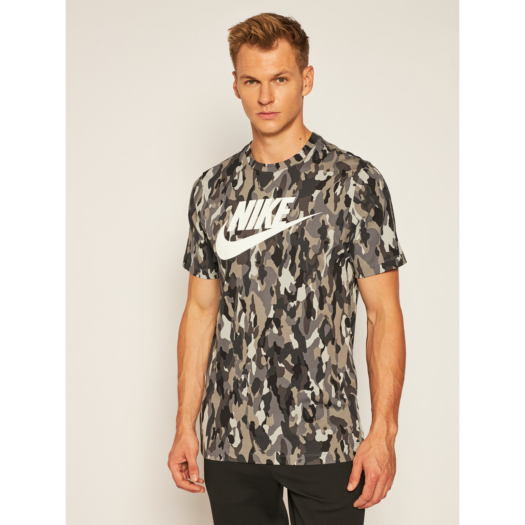 Nike Тишърт Sportswear Printed Camo CU7454 Сив Standard Fit - Pepit.bg