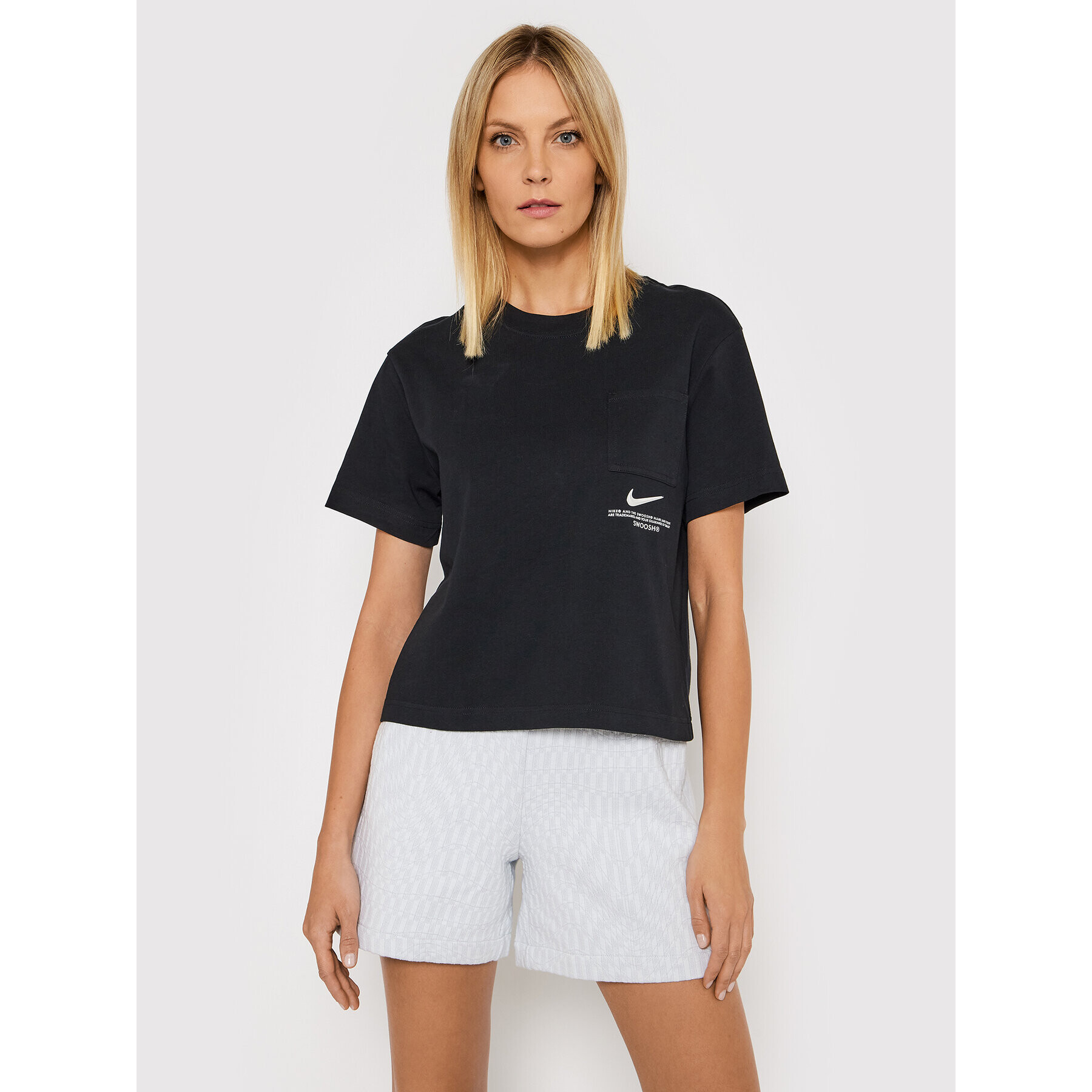Nike Тишърт Swoosh CZ8911 Черен Loose Fit - Pepit.bg