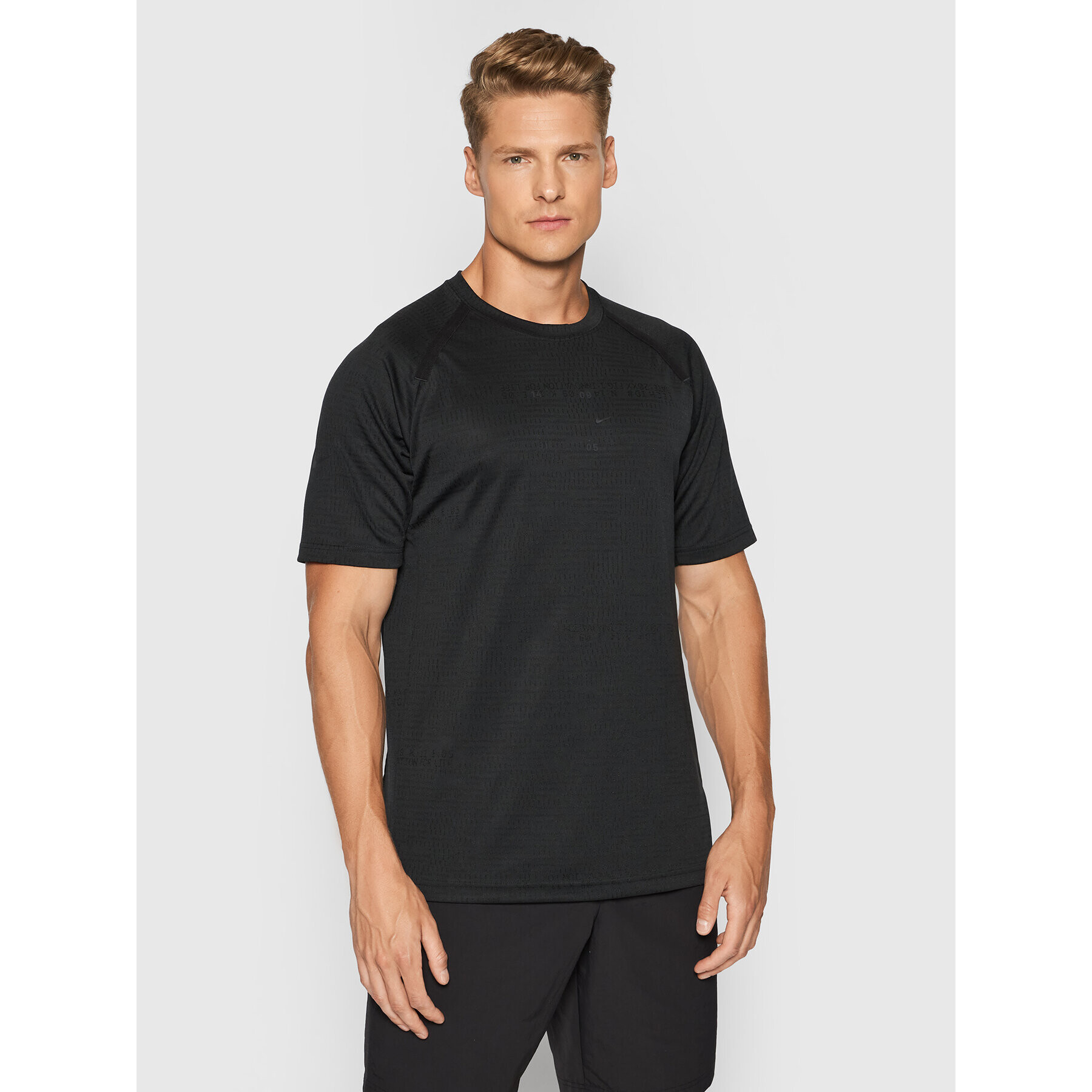 Nike Тишърт Tech Pack CU3764 Черен Standard Fit - Pepit.bg