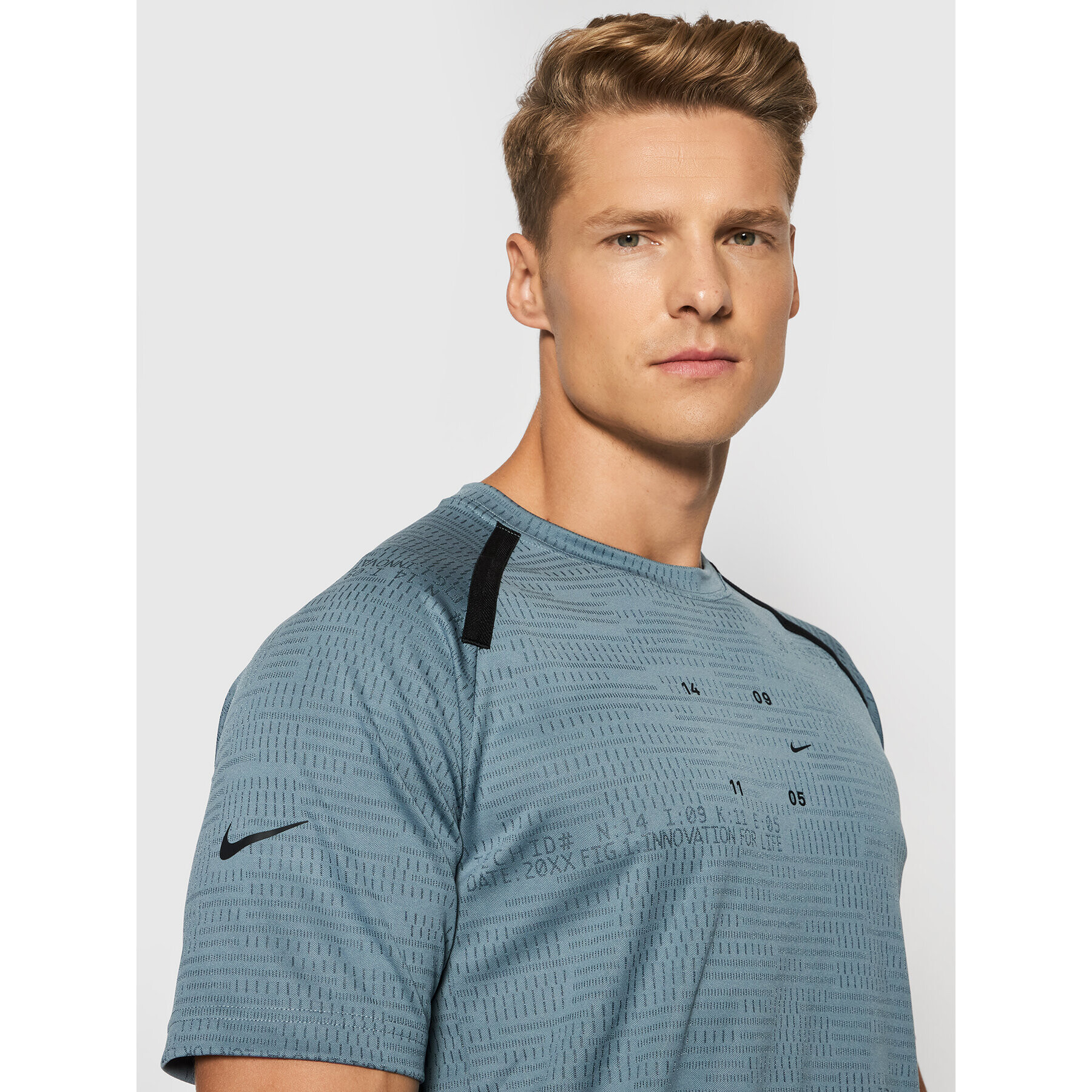 Nike Тишърт Tech Pack CU3764 Син Standard Fit - Pepit.bg