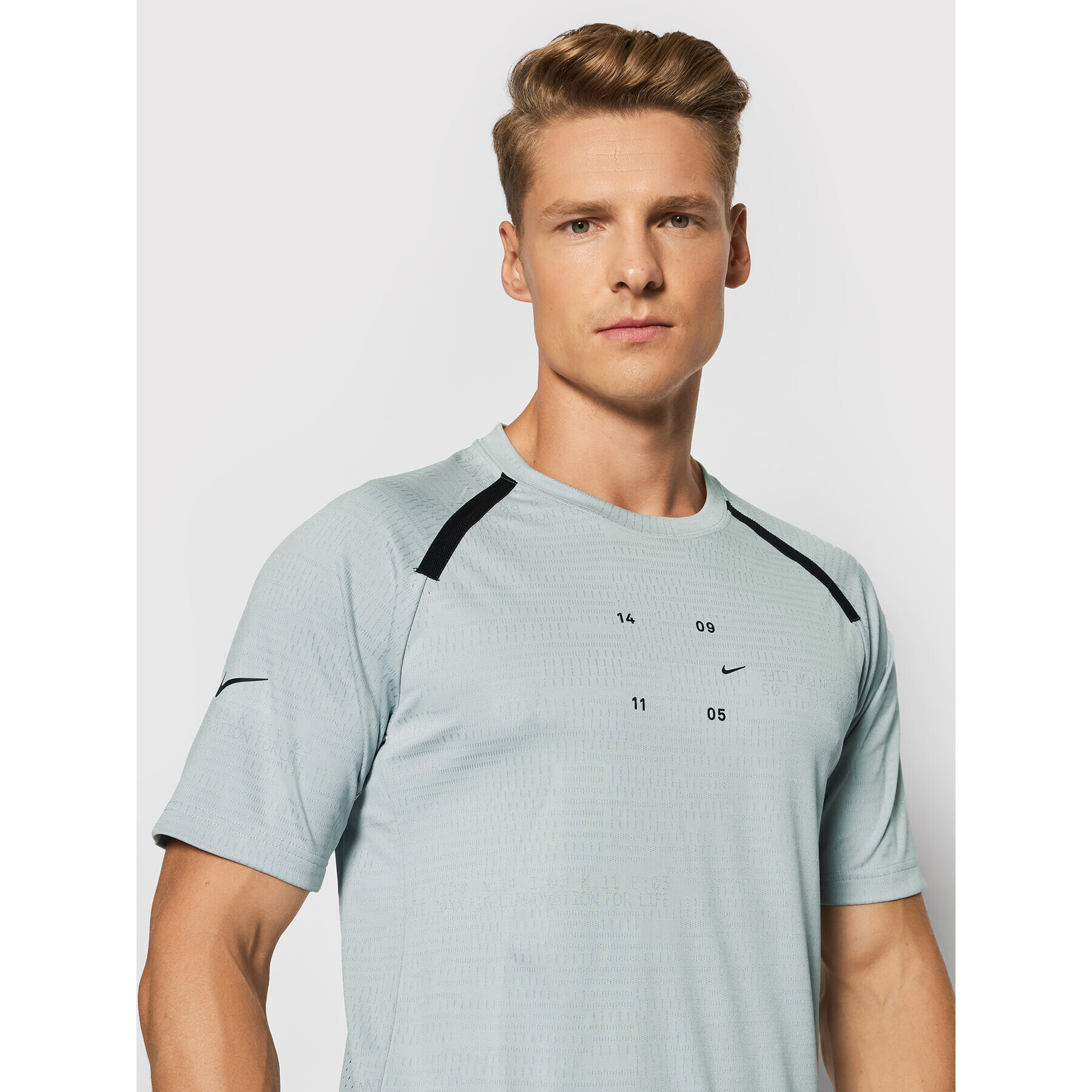 Nike Тишърт Tech Pack CU3764 Сив Standard Fit - Pepit.bg