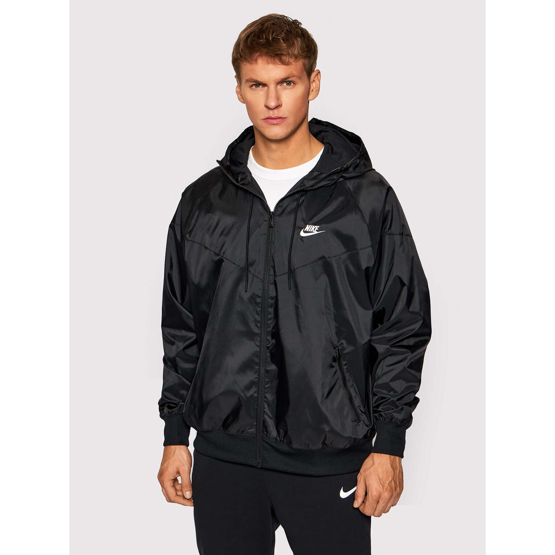 Nike Ветровка Sportswear Windrunner DA0001 Черен Regular Fit - Pepit.bg