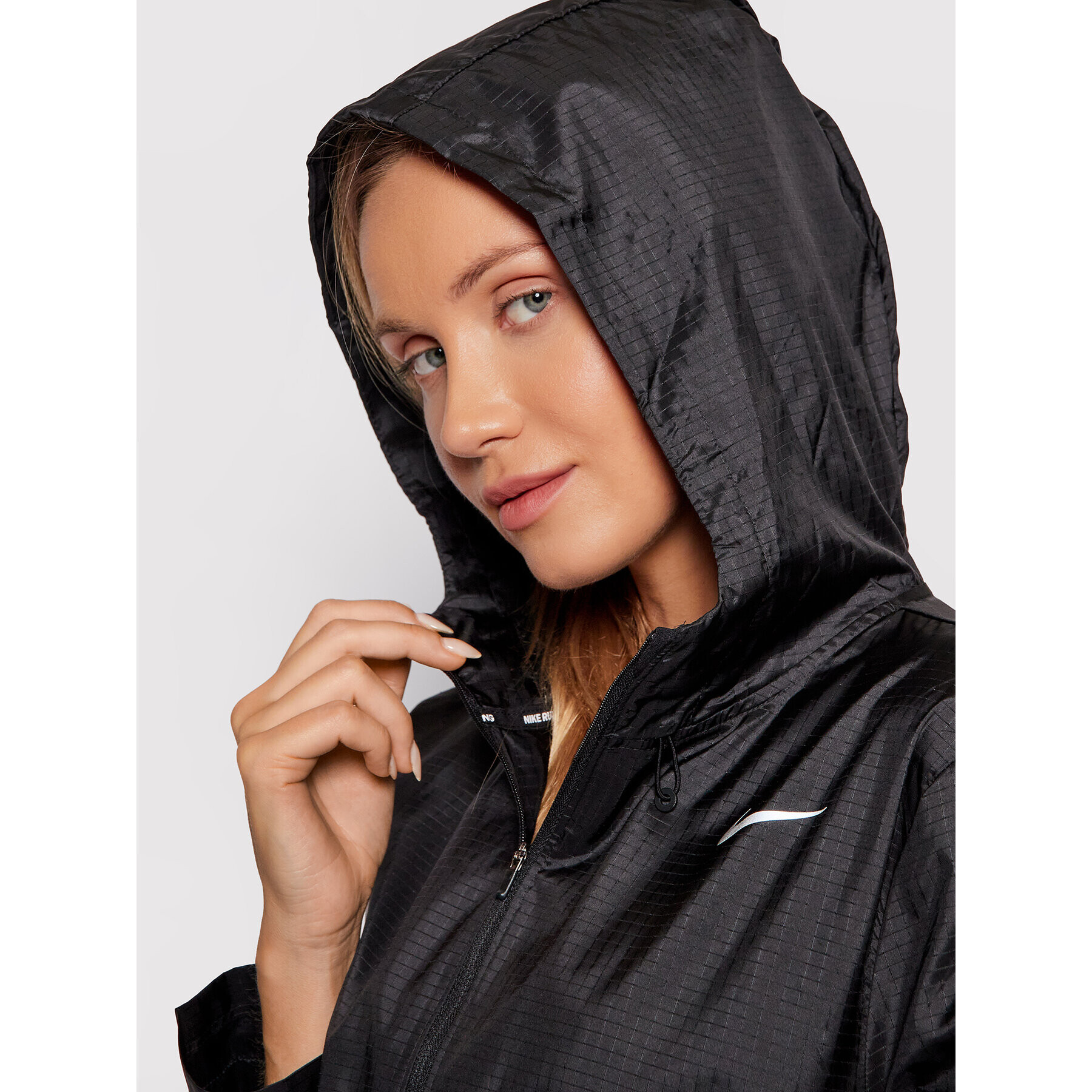 Nike Яке за джогинг Essential CU3217 Черен Standard Fit - Pepit.bg