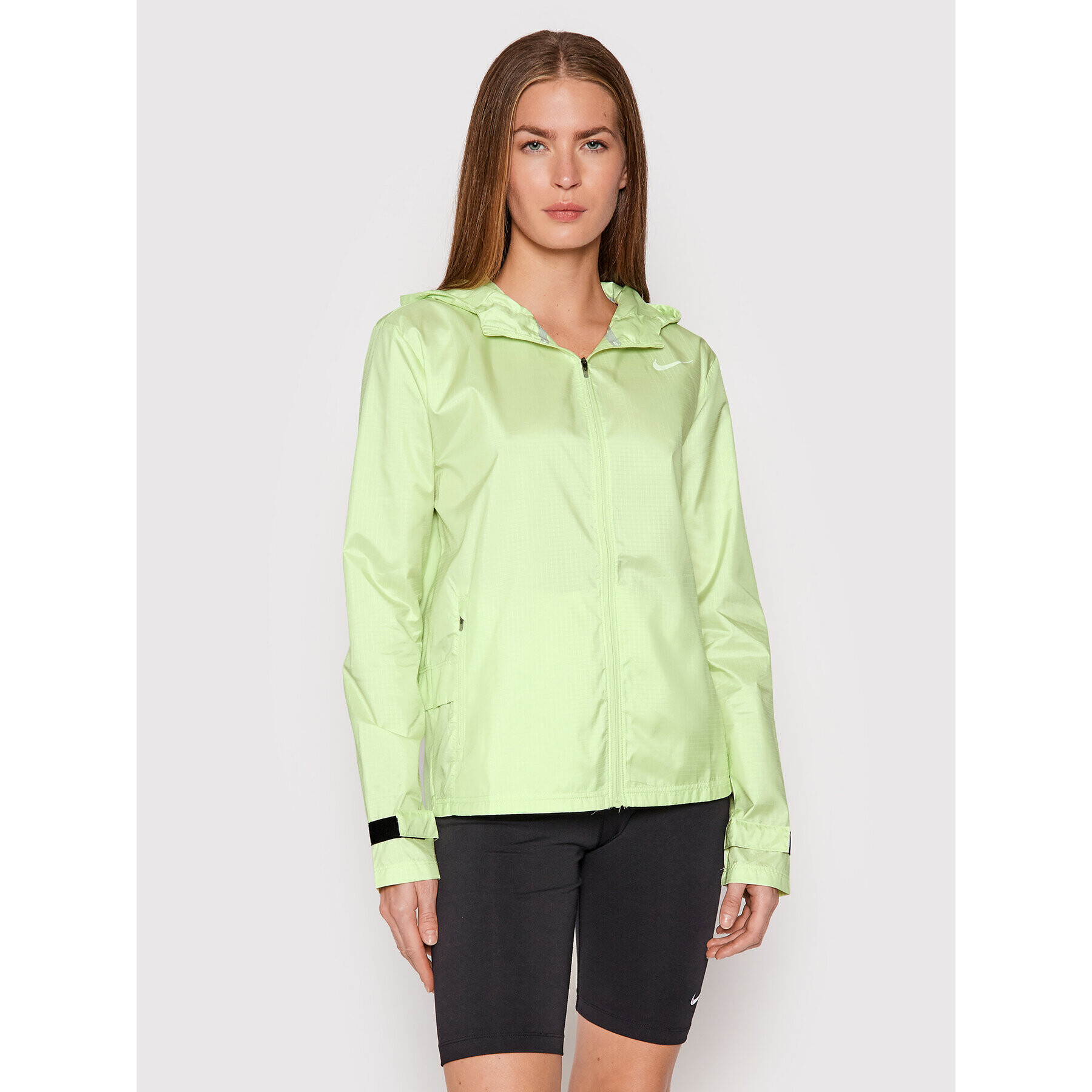 Nike Яке за джогинг Essential CU3217 Зелен Standard Fit - Pepit.bg