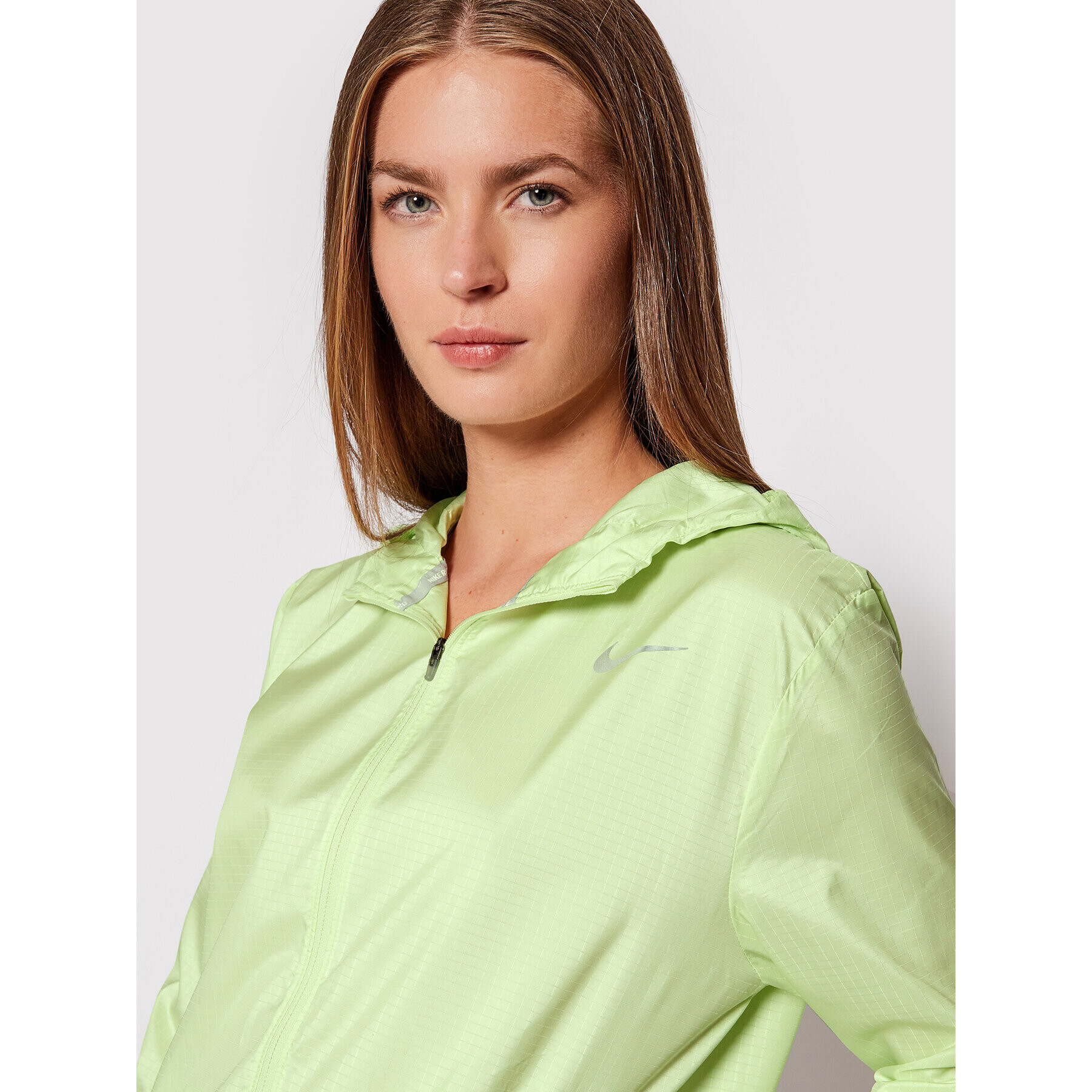 Nike Яке за джогинг Essential CU3217 Зелен Standard Fit - Pepit.bg