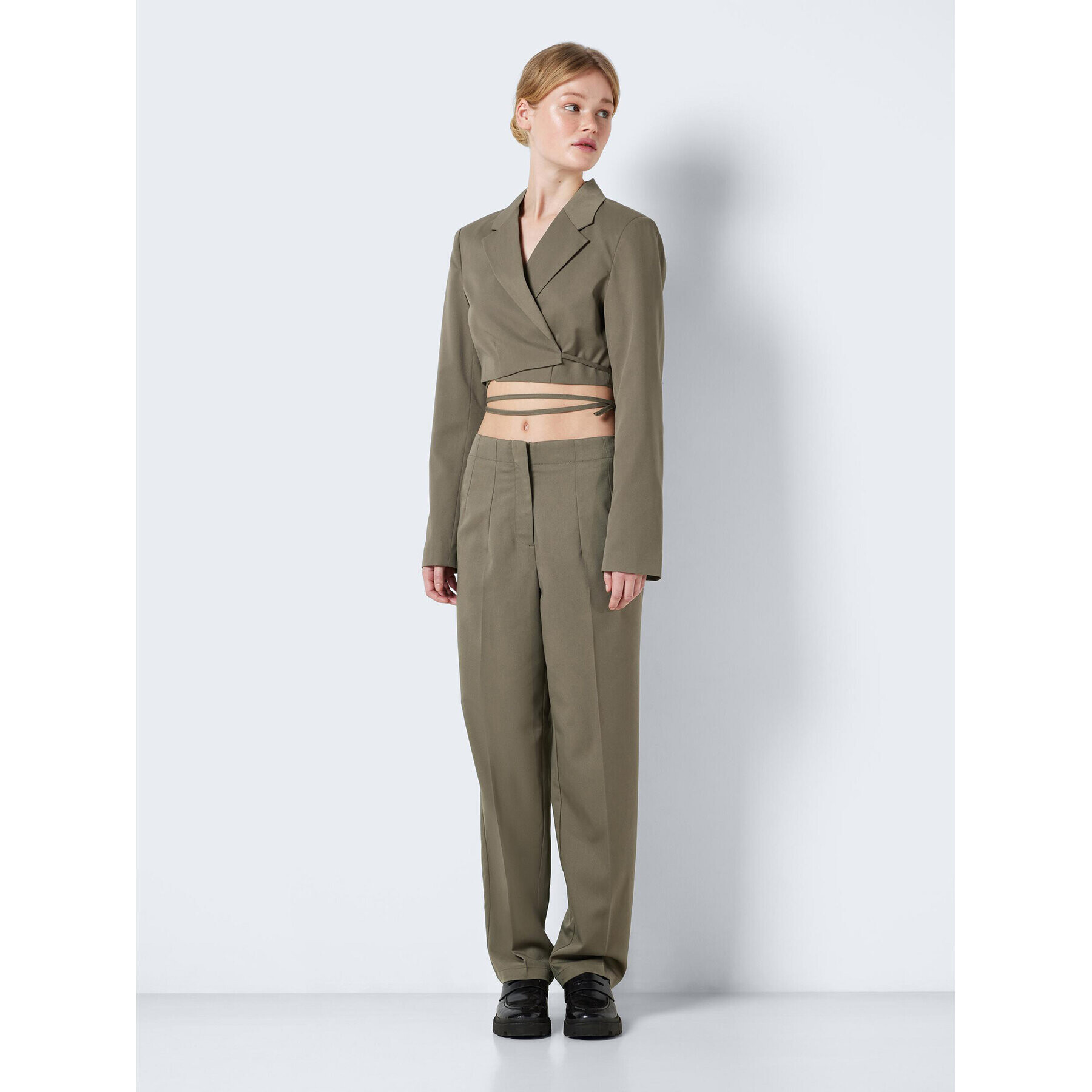 Noisy May Текстилни панталони Thea 27024904 Зелен Relaxed Fit - Pepit.bg