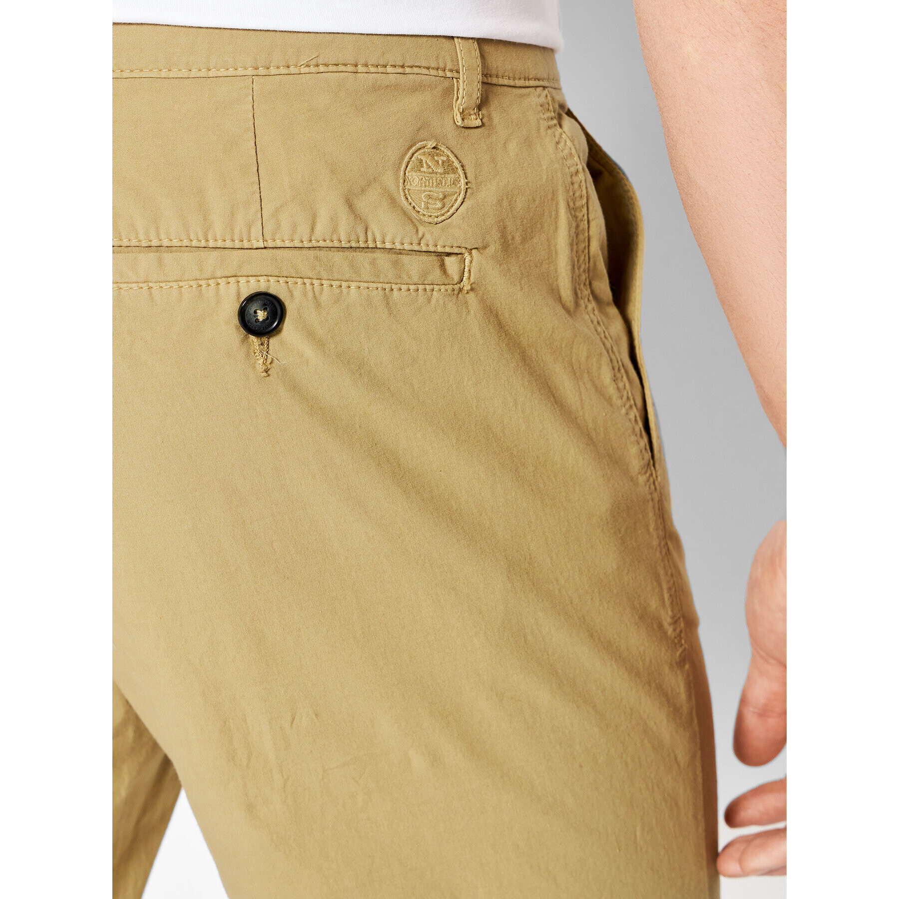 North Sails Чино панталони Defender 672943 Бежов Slim Fit - Pepit.bg