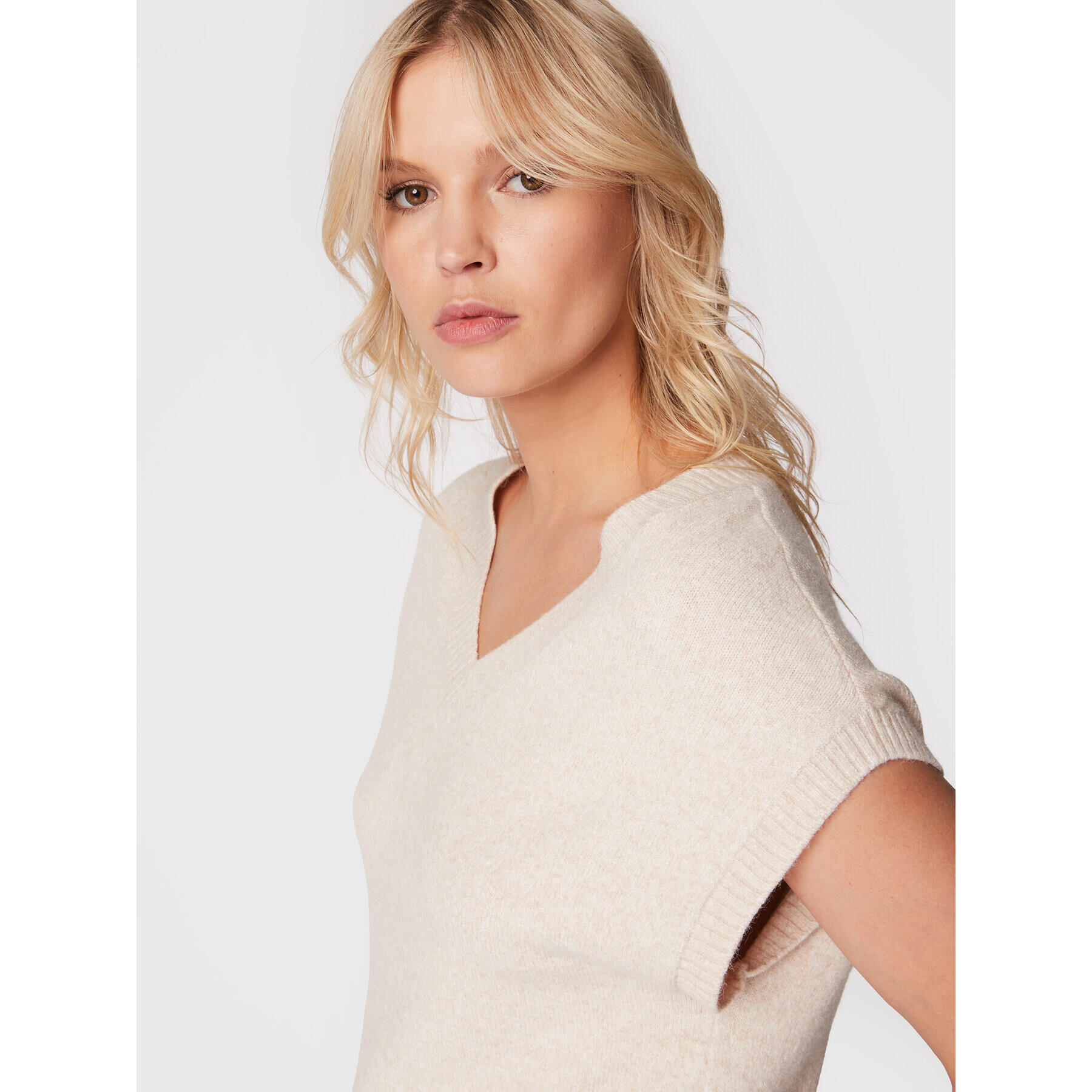 Olsen Пуловер Chloe 11003827 Бежов Relaxed Fit - Pepit.bg