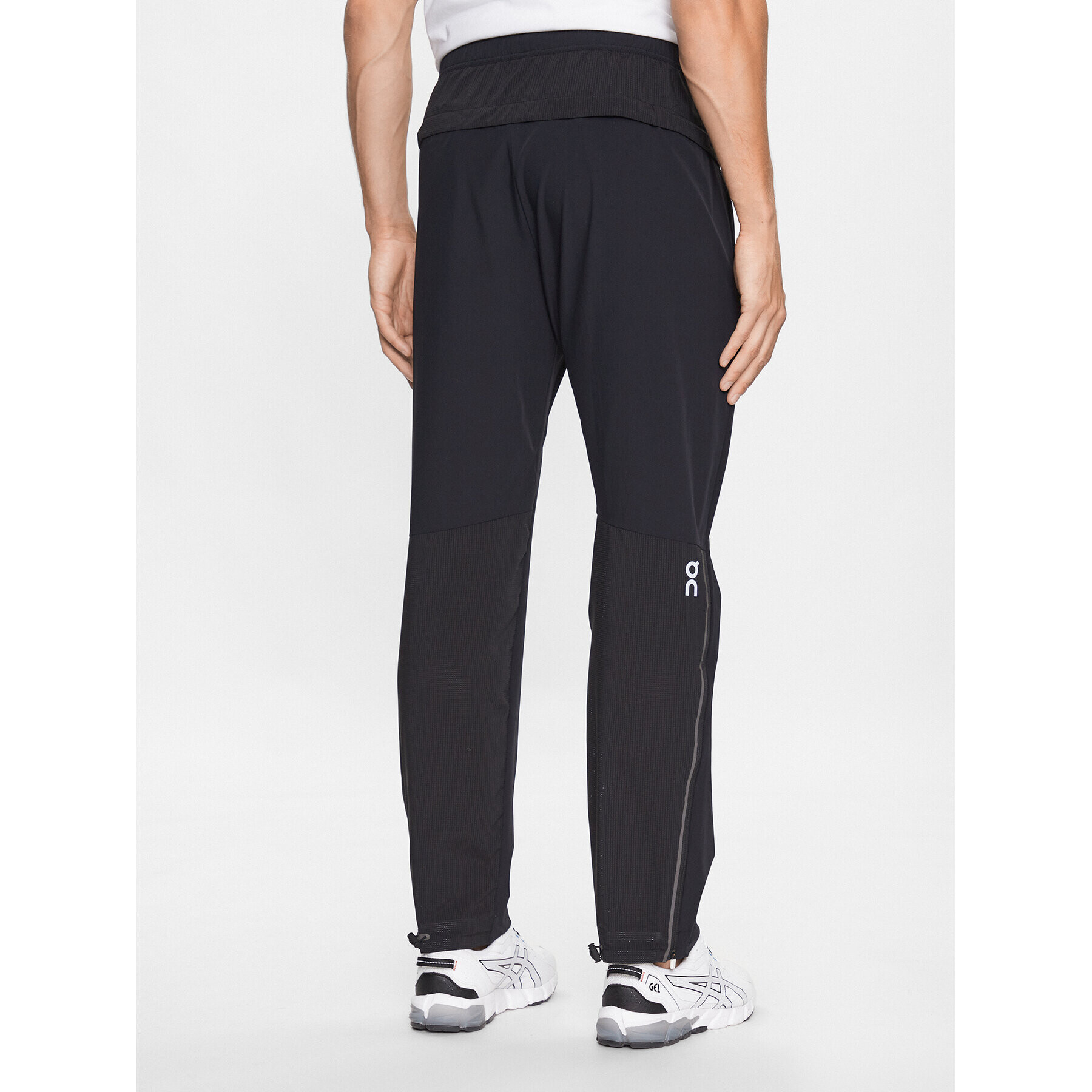 On Долнище анцуг Track Pants M 16600335 Черен Athletic Fit - Pepit.bg