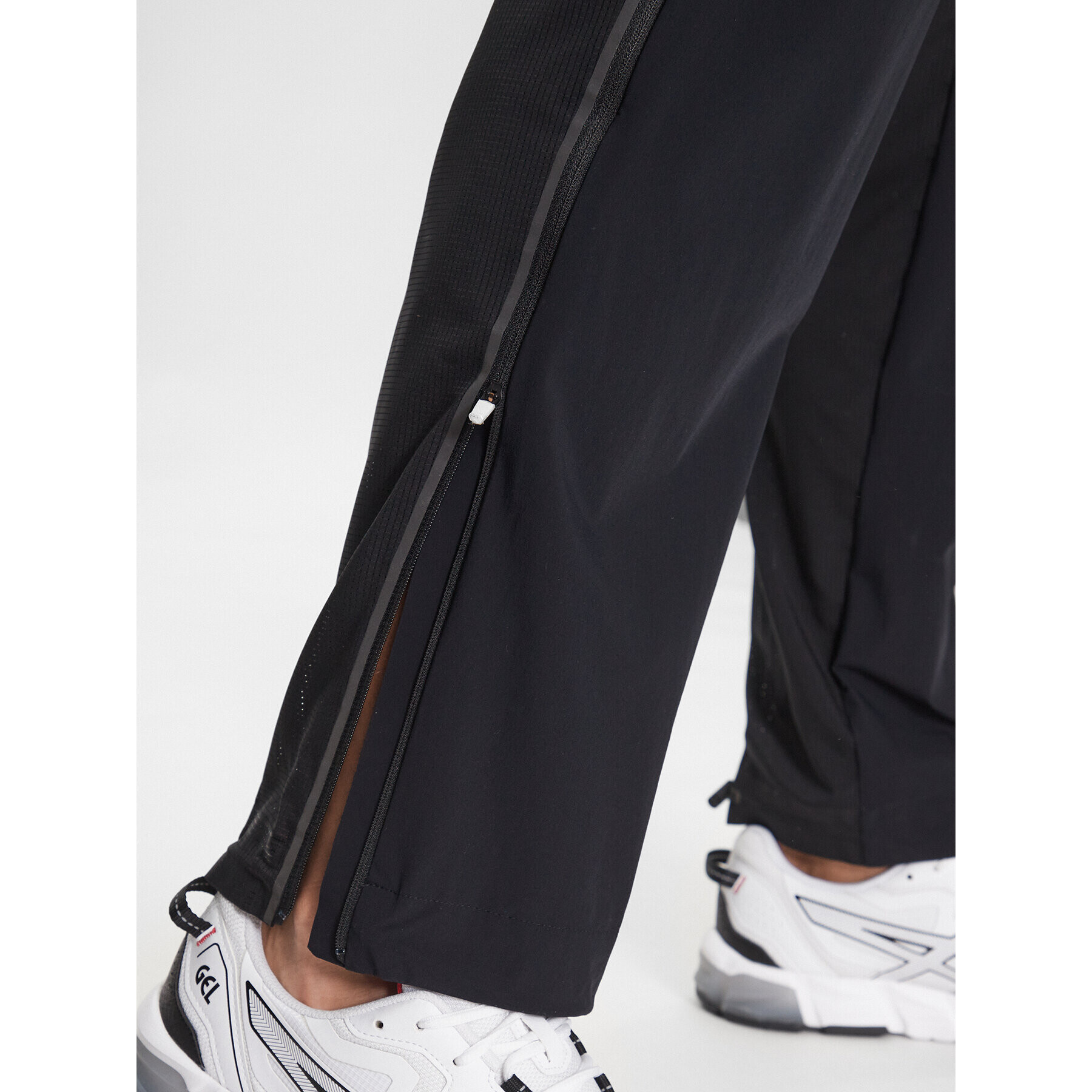 On Долнище анцуг Track Pants M 16600335 Черен Athletic Fit - Pepit.bg