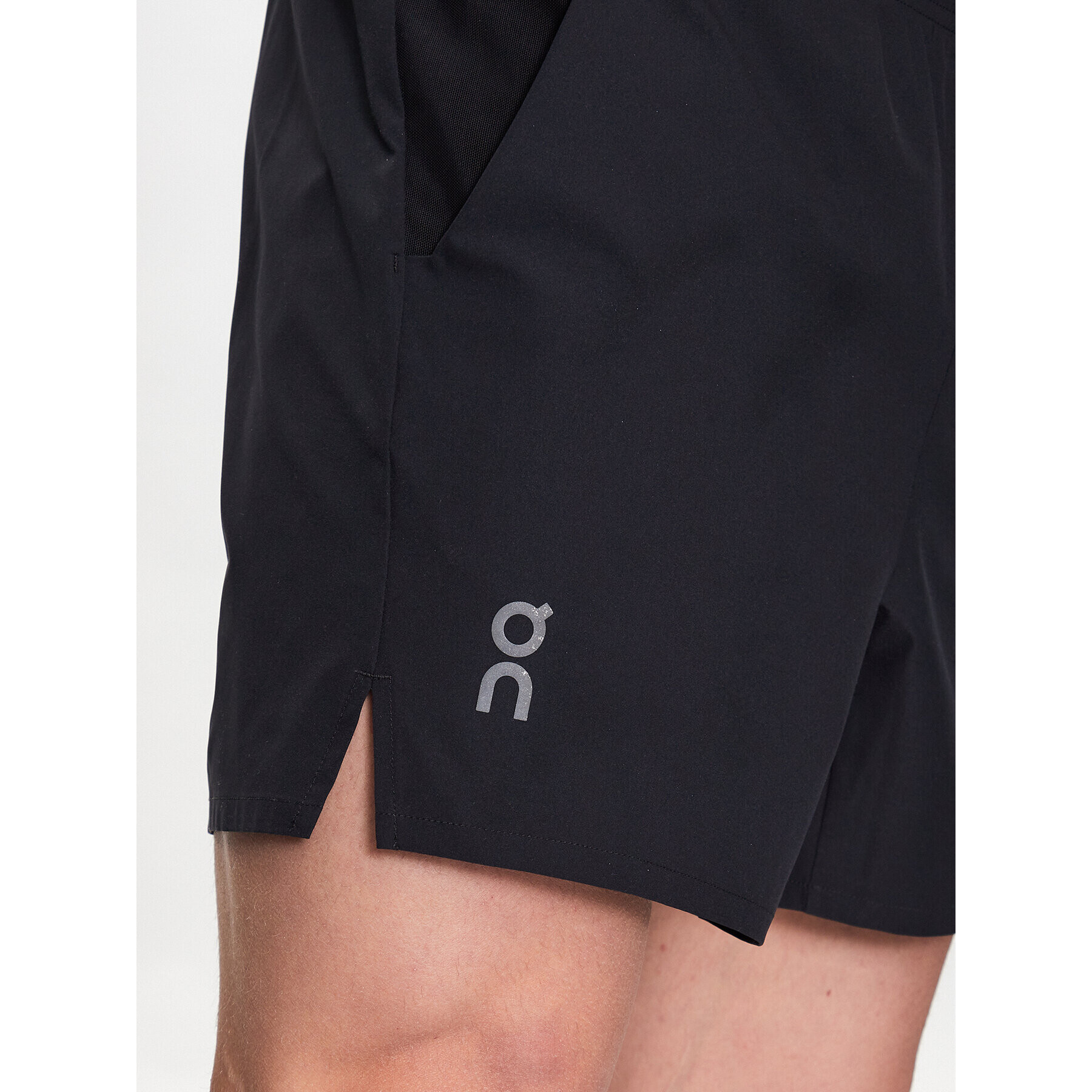 On Спортни шорти Essential Shorts M 1MD10120553 Черен Regular Fit - Pepit.bg