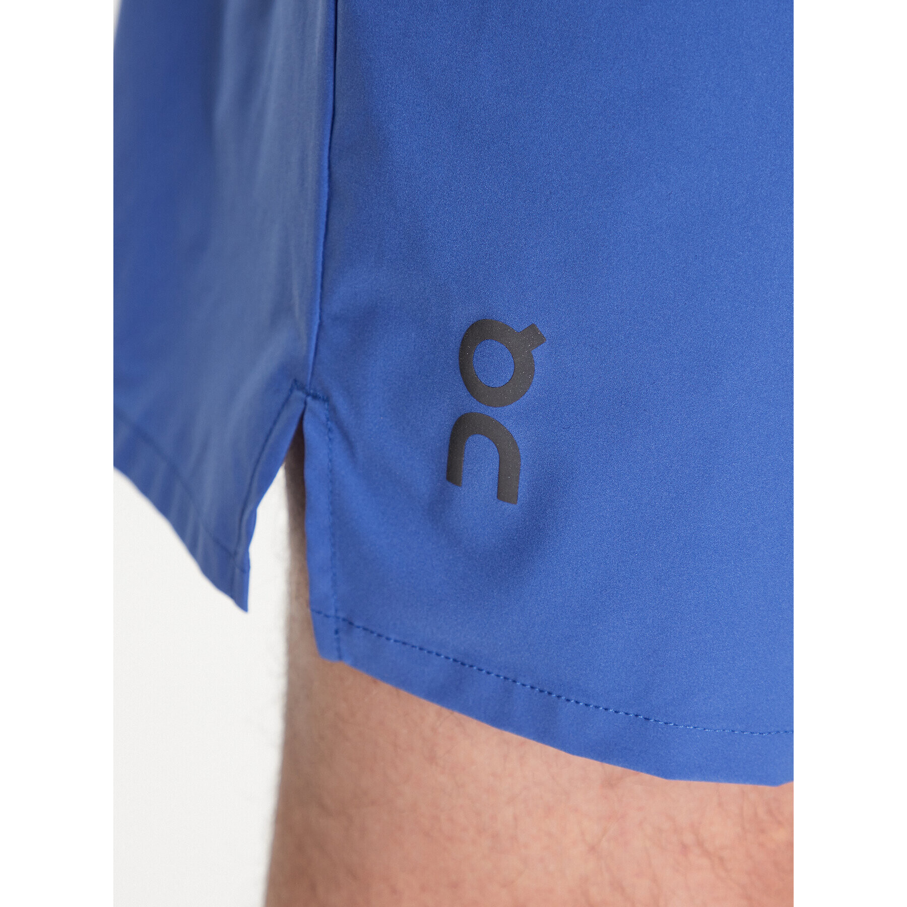 On Спортни шорти Essential Shorts M 1MD10120959 Син Regular Fit - Pepit.bg