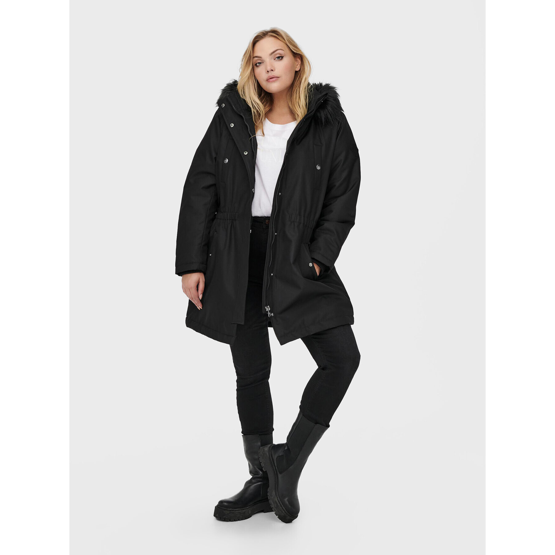 ONLY Carmakoma Парка Irena 15185999 Черен Regular Fit - Pepit.bg