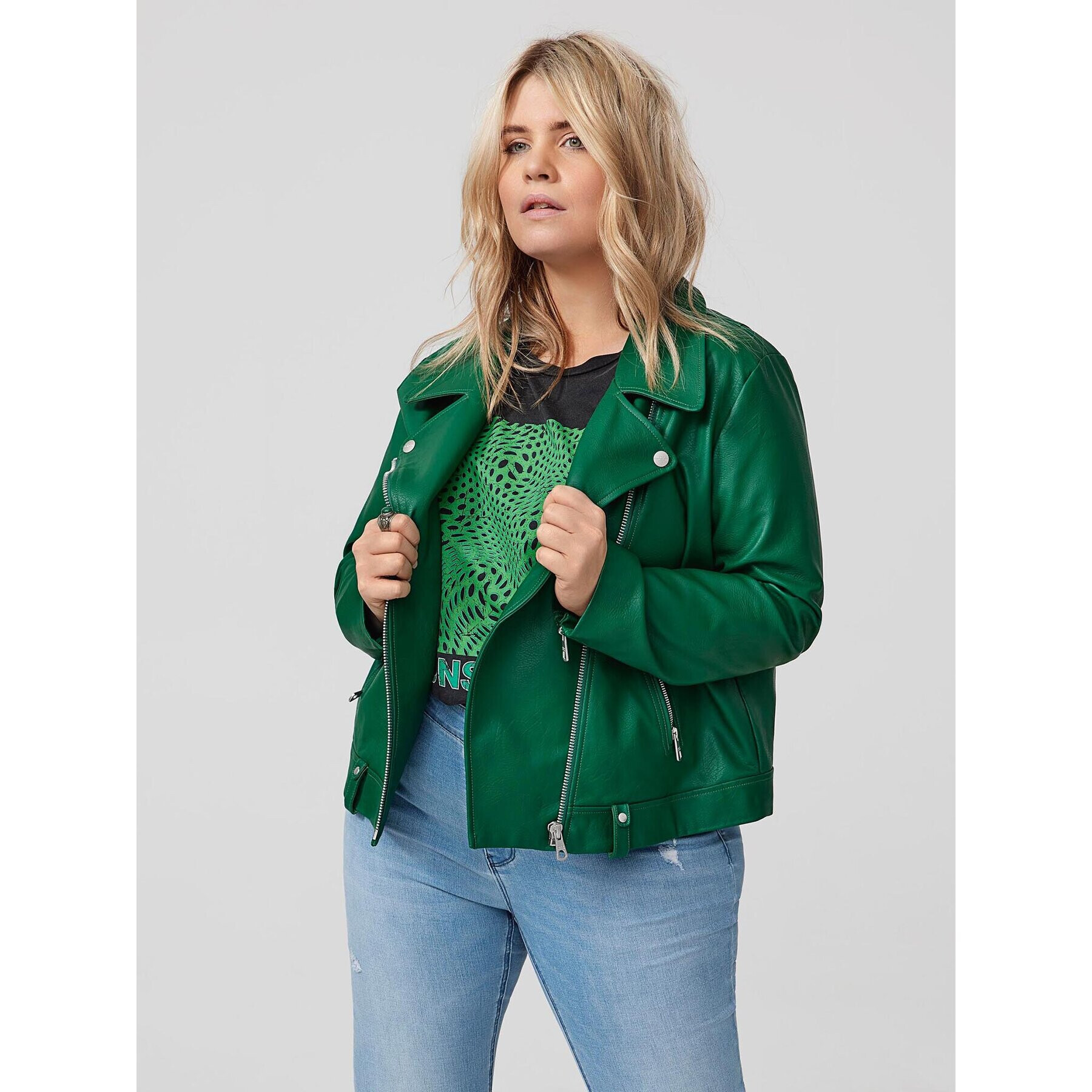 ONLY Carmakoma Преходно яке 15243786 Зелен Regular Fit - Pepit.bg