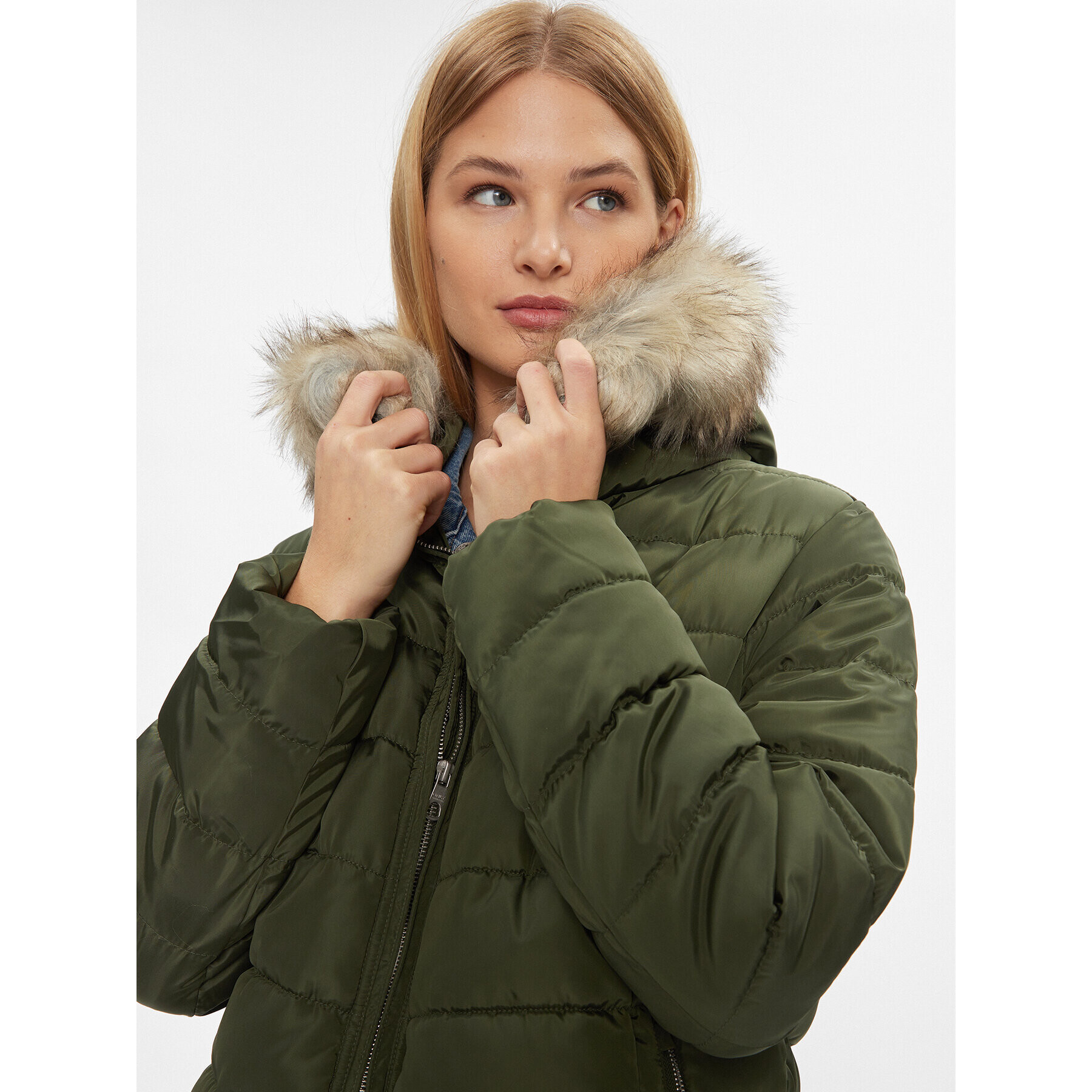 ONLY Carmakoma Пухено яке 15305702 Зелен Regular Fit - Pepit.bg