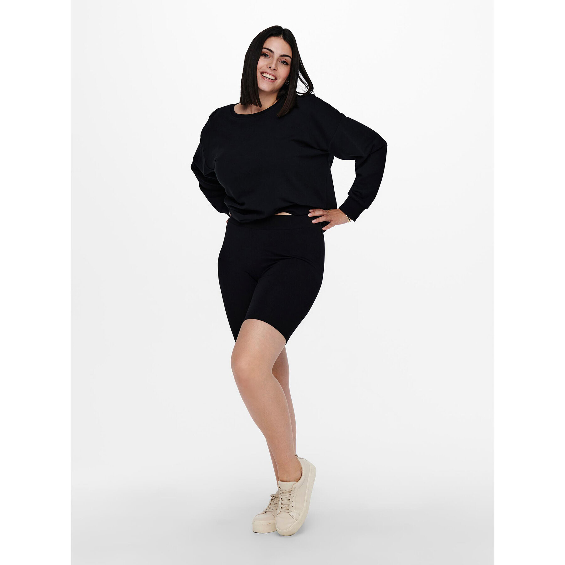 ONLY Carmakoma Шорти от плат 15176212 Черен Regular Fit - Pepit.bg