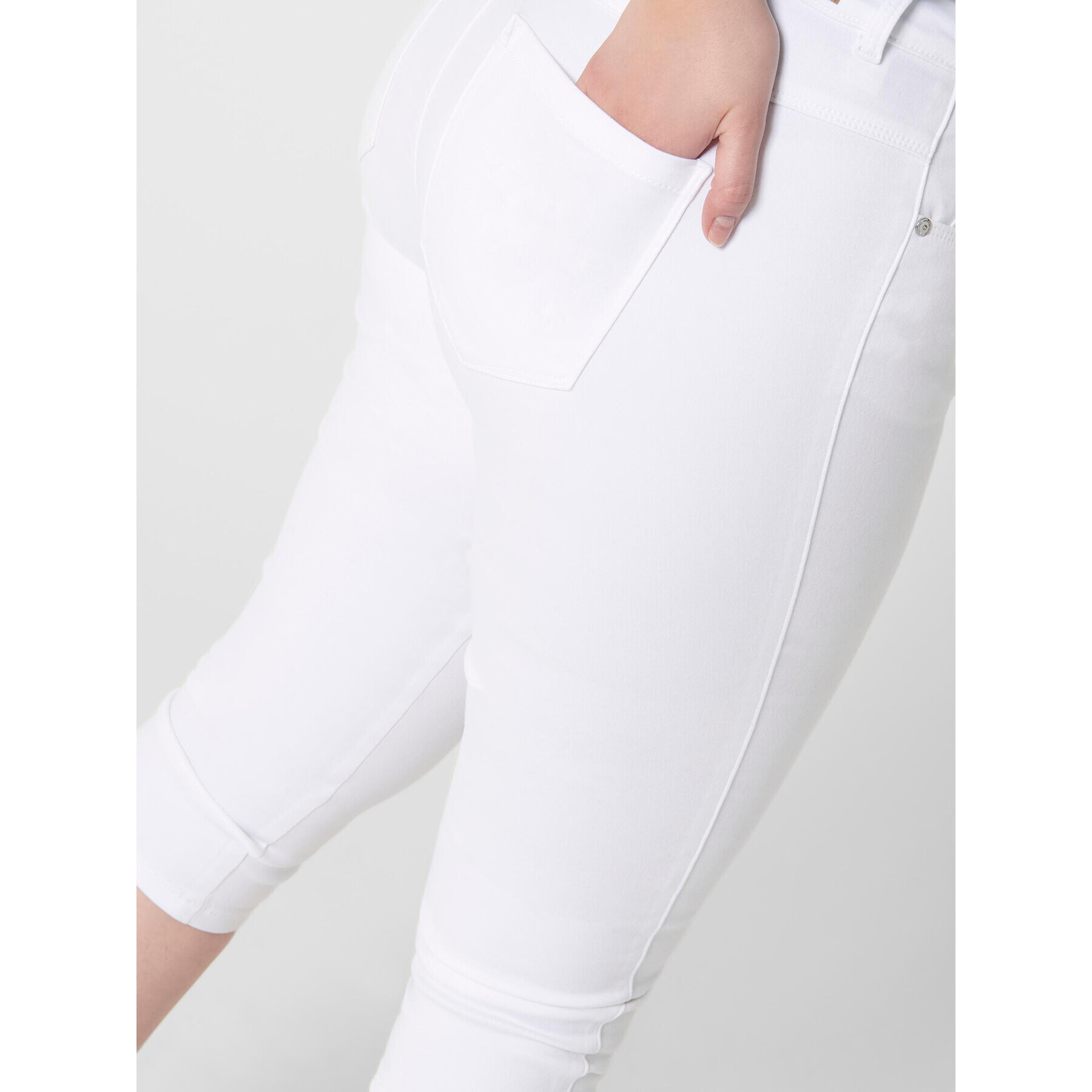 ONLY Carmakoma Шорти от плат 15205938 Бял Skinny Fit - Pepit.bg