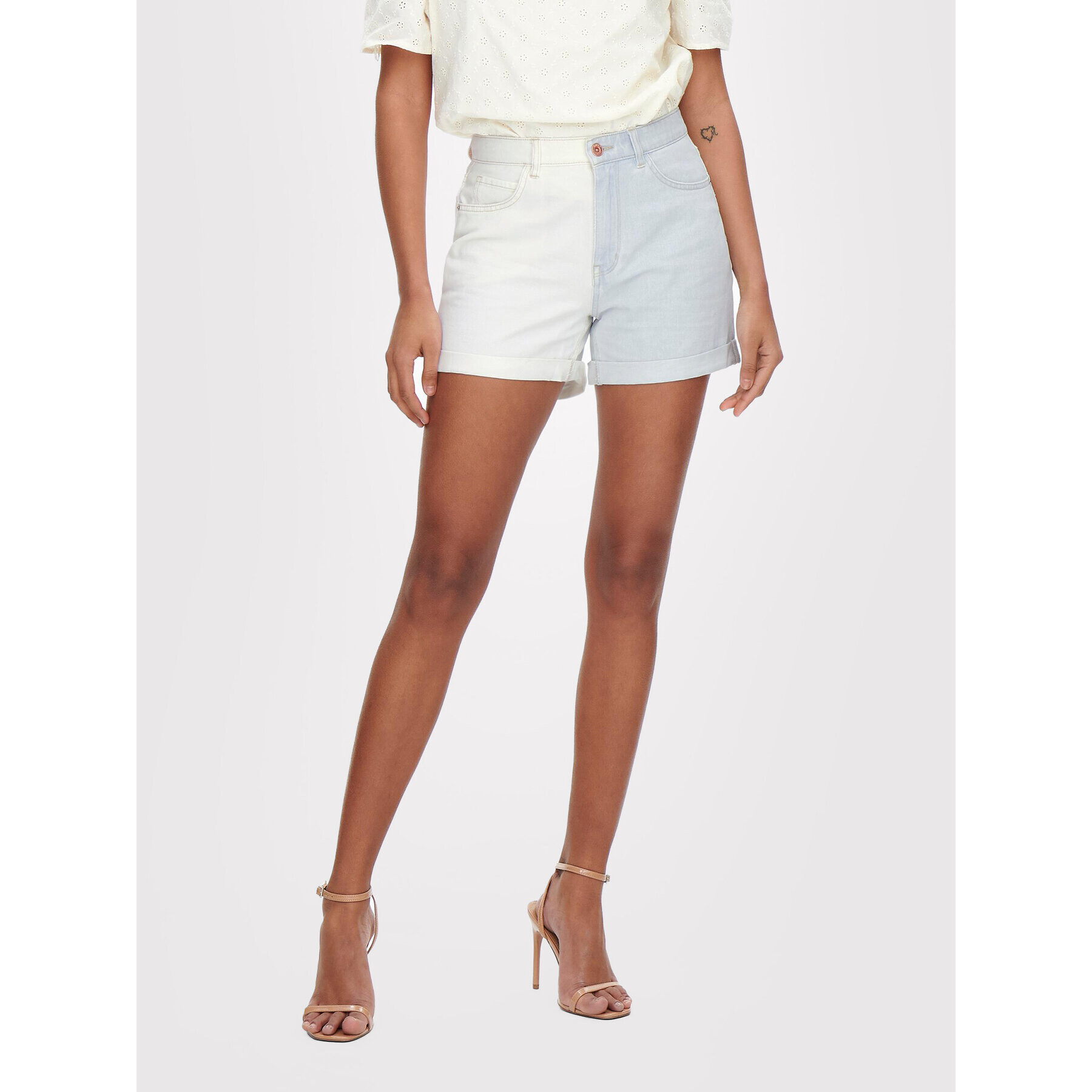 ONLY Дънкови шорти Vega 15255867 Син Mom Fit - Pepit.bg