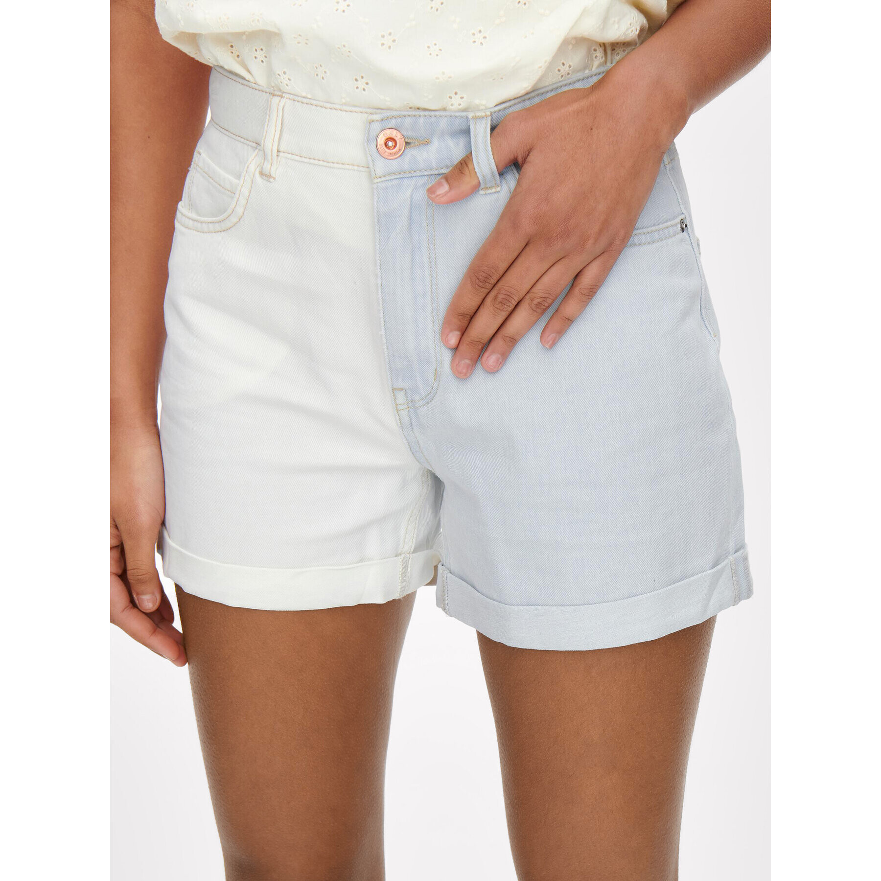 ONLY Дънкови шорти Vega 15255867 Син Mom Fit - Pepit.bg