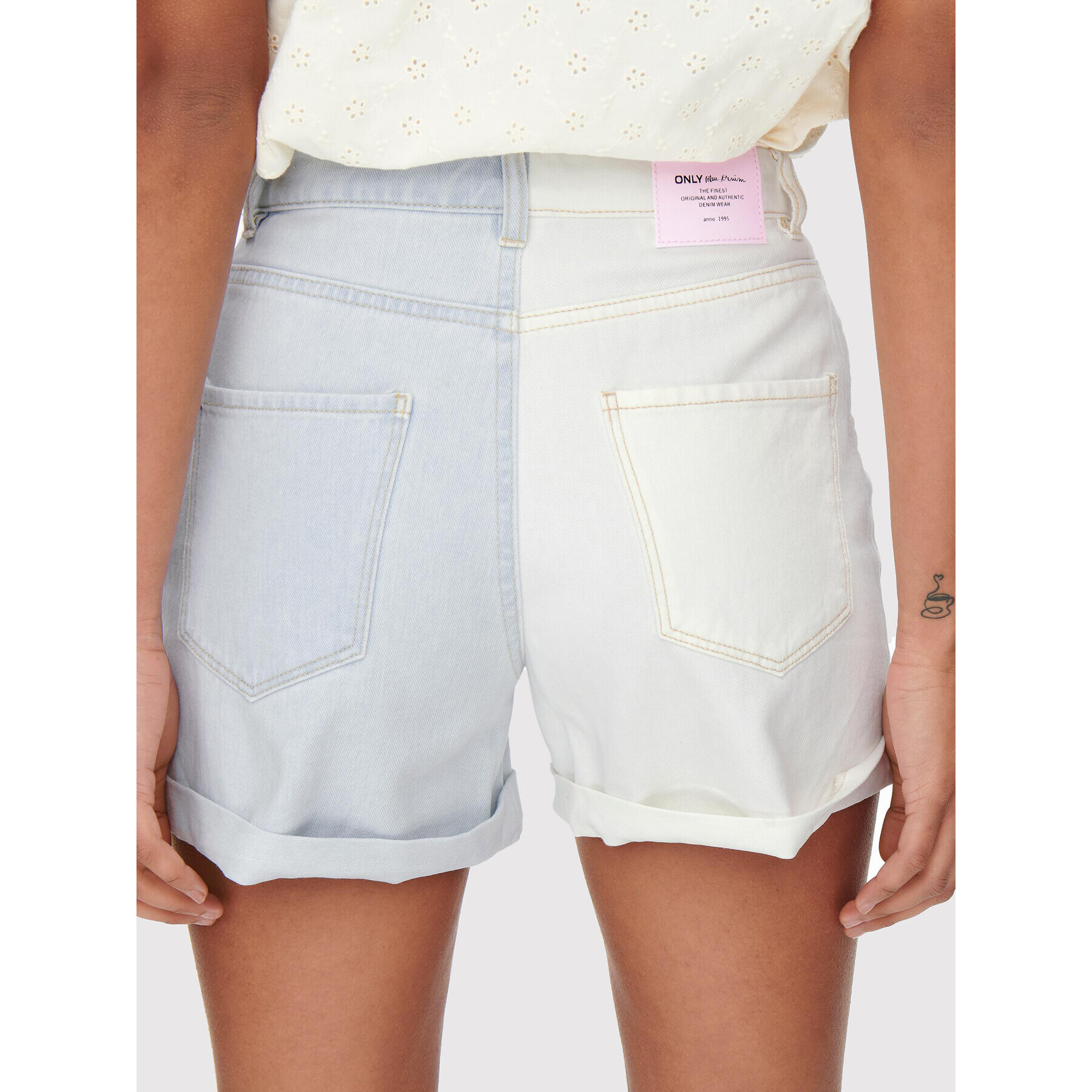 ONLY Дънкови шорти Vega 15255867 Син Mom Fit - Pepit.bg
