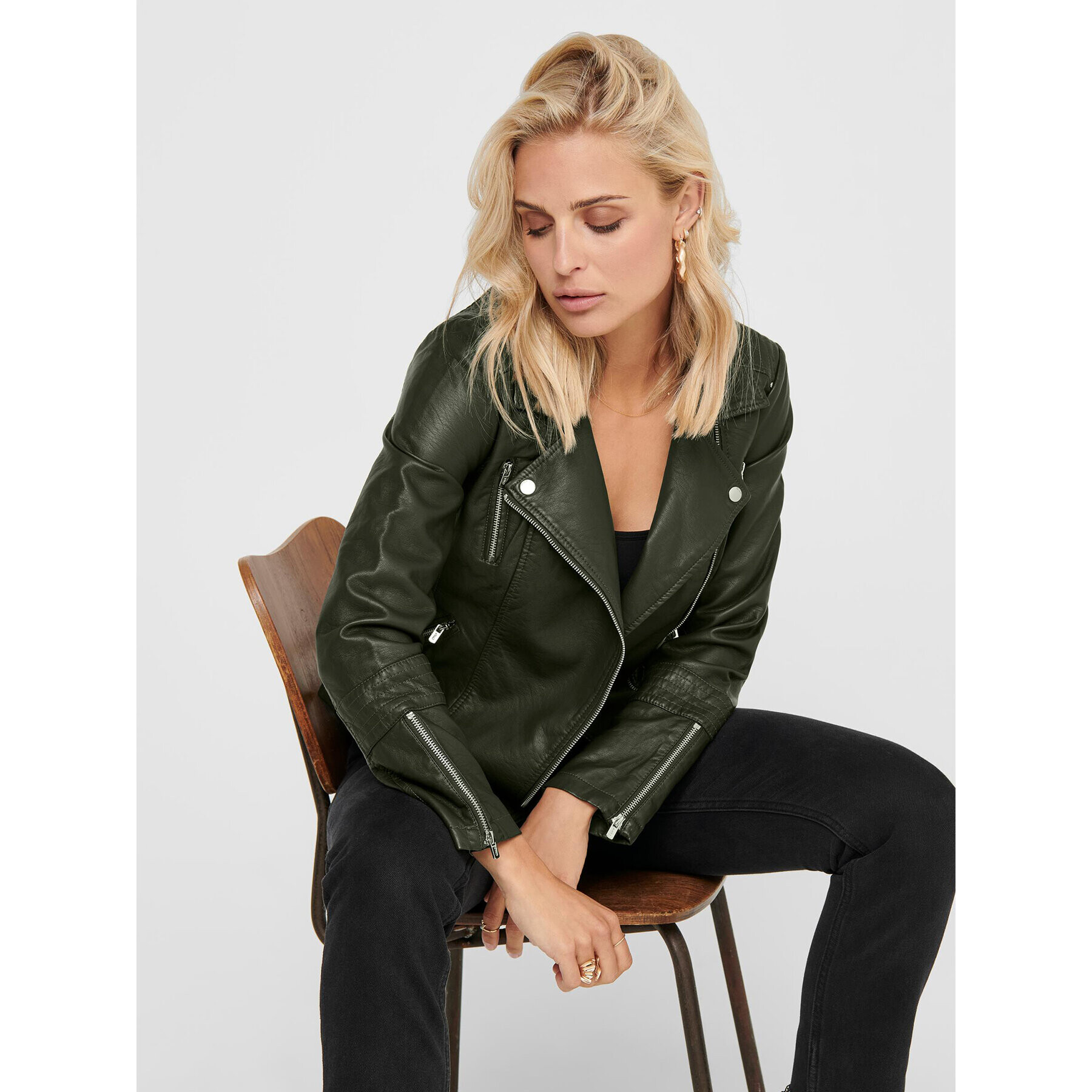 ONLY Яке от имитация на кожа 15153079 Зелен Regular Fit - Pepit.bg