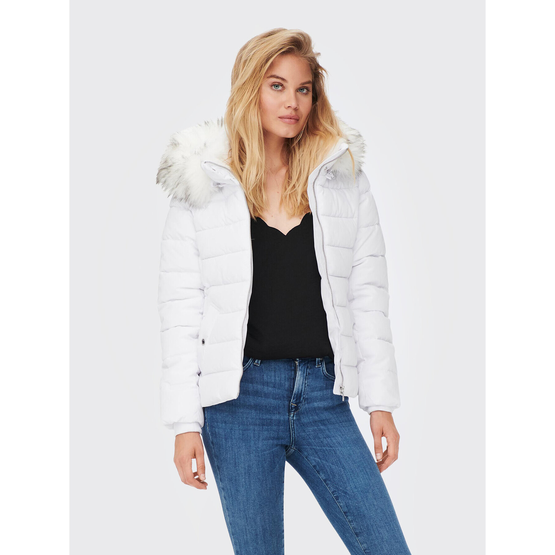 ONLY Пухено яке Camilla 15204607 Бял Regular Fit - Pepit.bg
