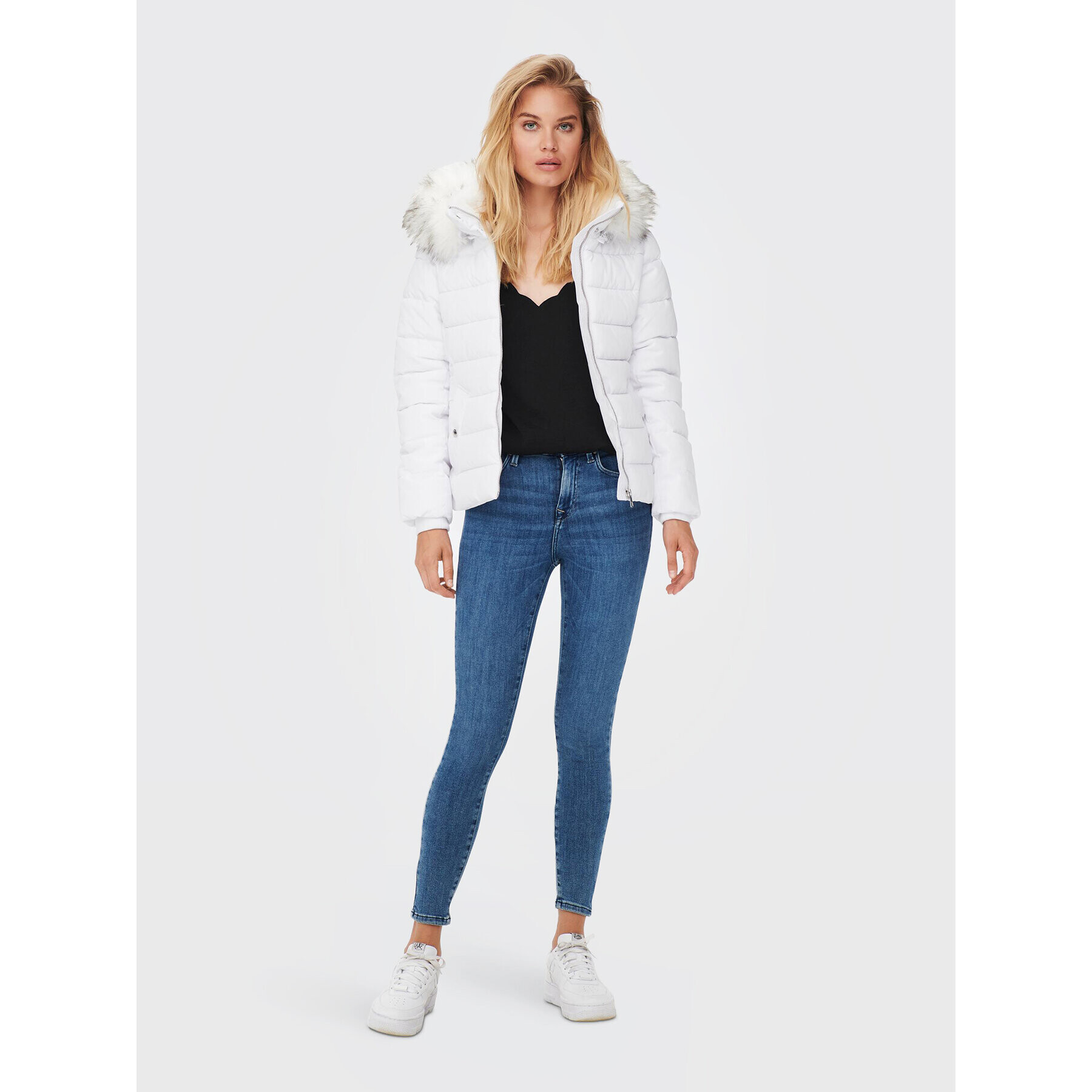 ONLY Пухено яке Camilla 15204607 Бял Regular Fit - Pepit.bg