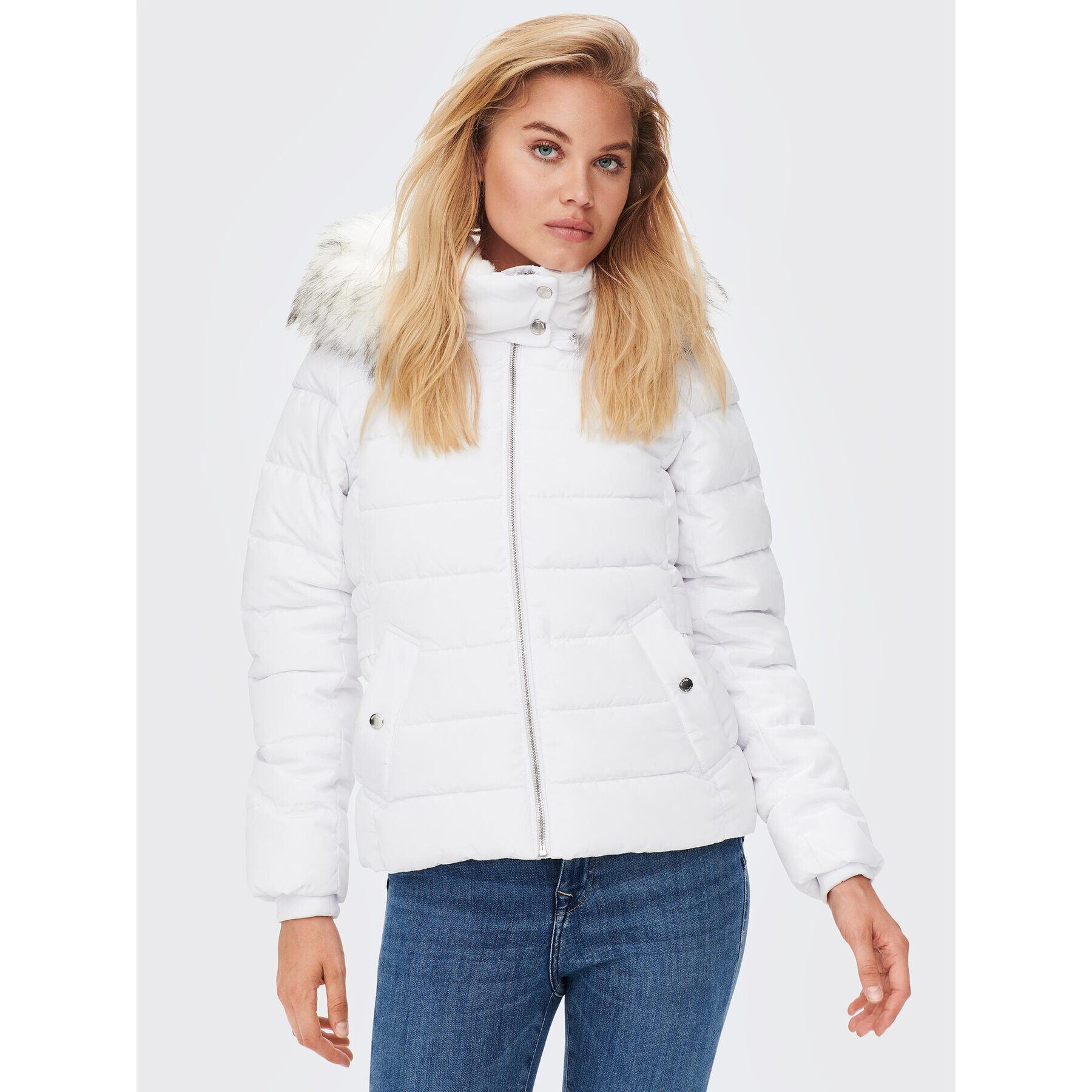 ONLY Пухено яке Camilla 15204607 Бял Regular Fit - Pepit.bg