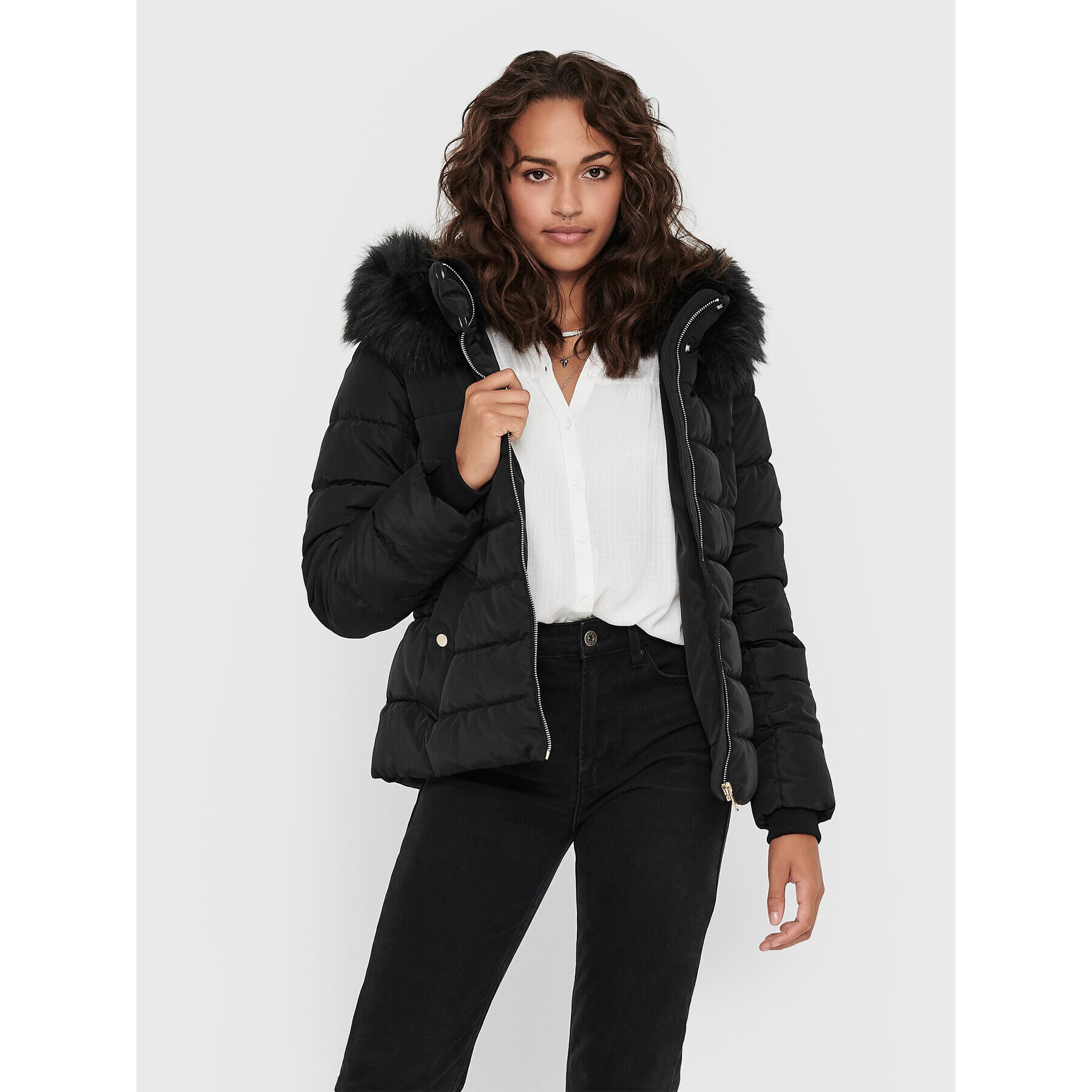 ONLY Пухено яке Camilla 15204607 Черен Regular Fit - Pepit.bg