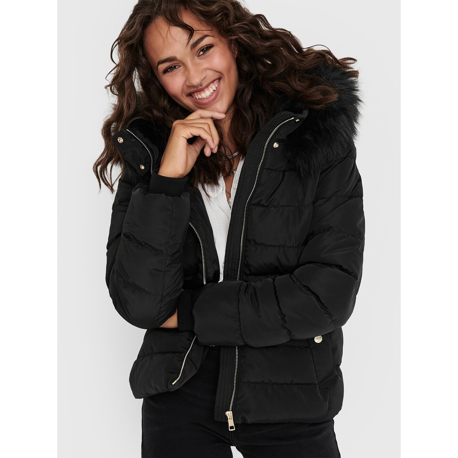 ONLY Пухено яке Camilla 15204607 Черен Regular Fit - Pepit.bg