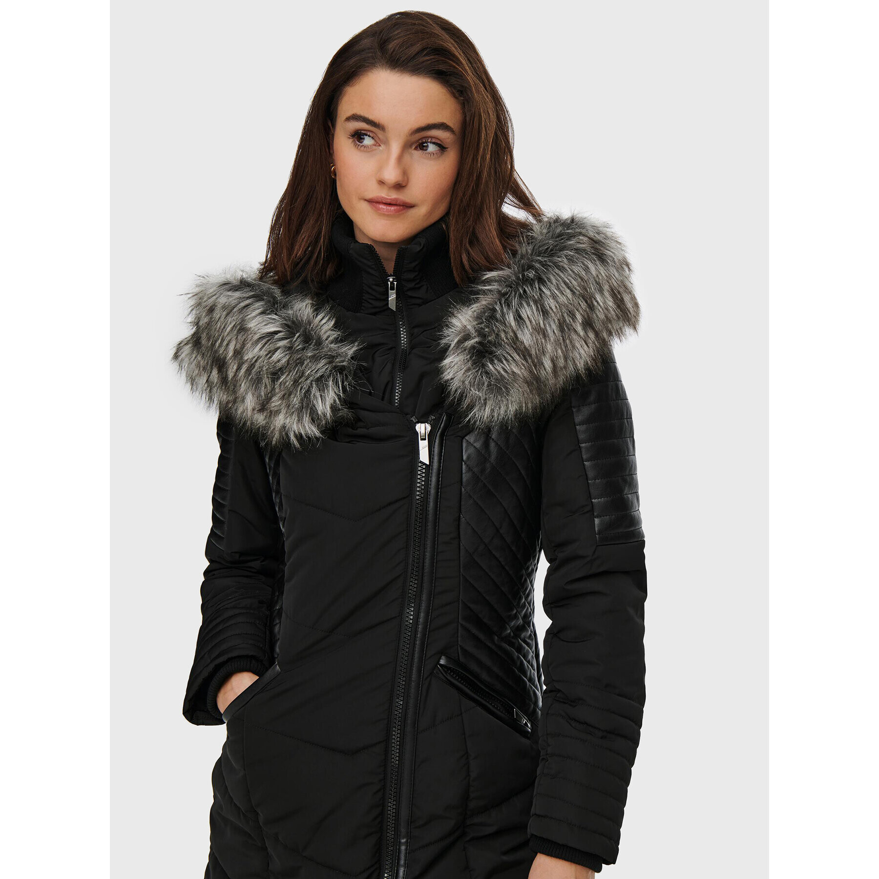 ONLY Пухено яке Linette 15160168 Черен Regular Fit - Pepit.bg